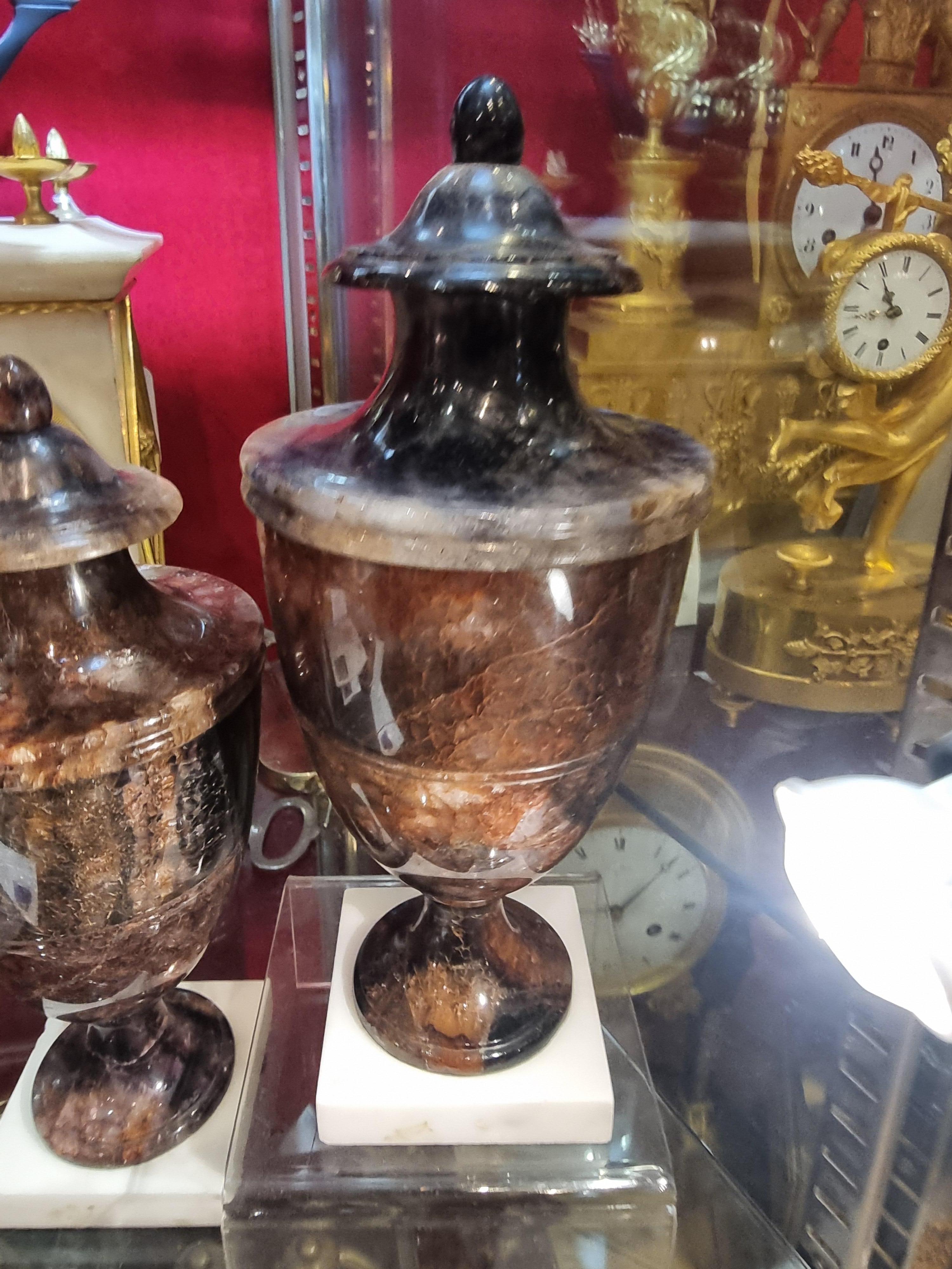 Coppia di urne inglesi in fleurospato blu john in vendita 2