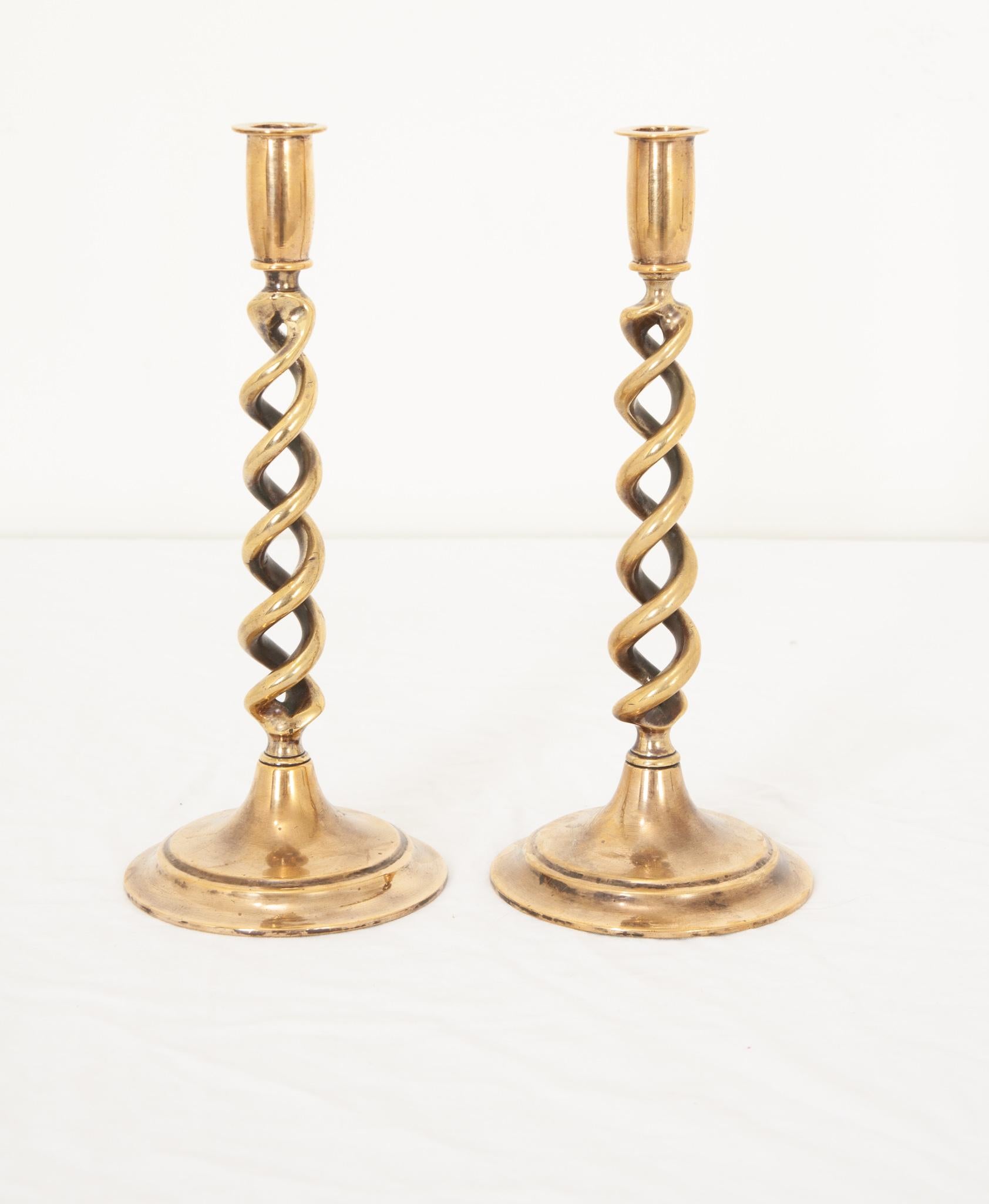 gold twisted candle holder