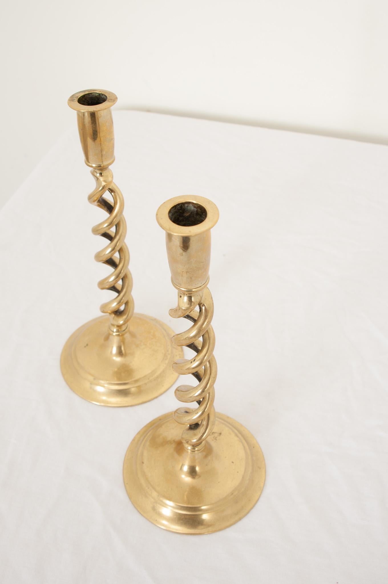 English Pair of Brass Barley Twist Candlesticks In Good Condition In Baton Rouge, LA