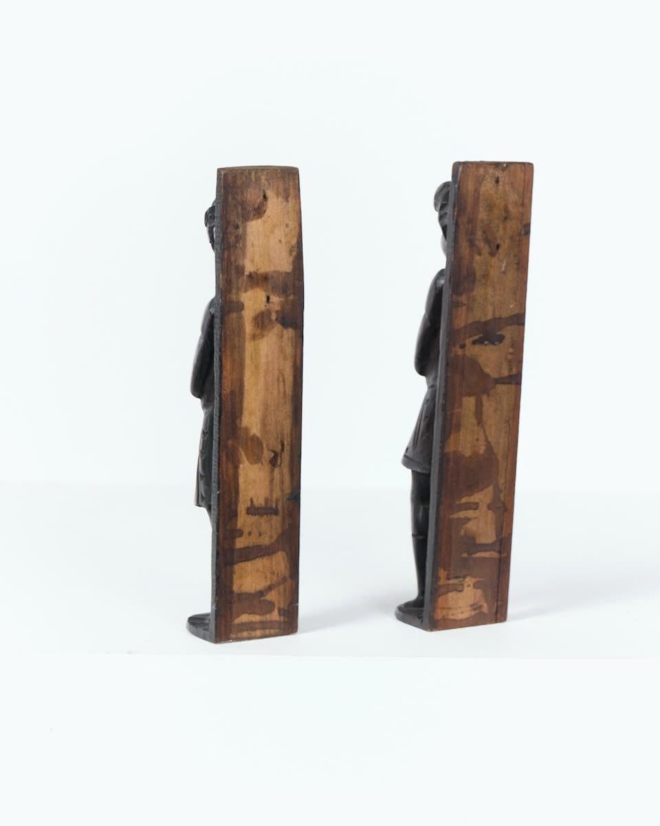 English, Pair of carved wooden sculptures In Excellent Condition For Sale In London, GB
