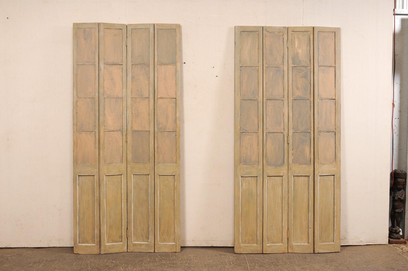Pareja inglesa de biombos altos de madera con paneles de espejo de principios del siglo XX Espejo en venta