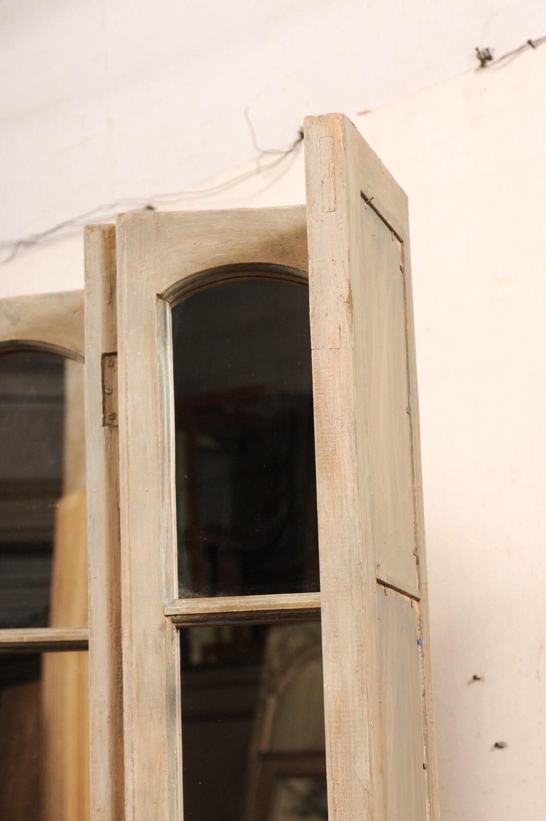 Pareja inglesa de biombos altos de madera con paneles de espejo de principios del siglo XX en venta 1