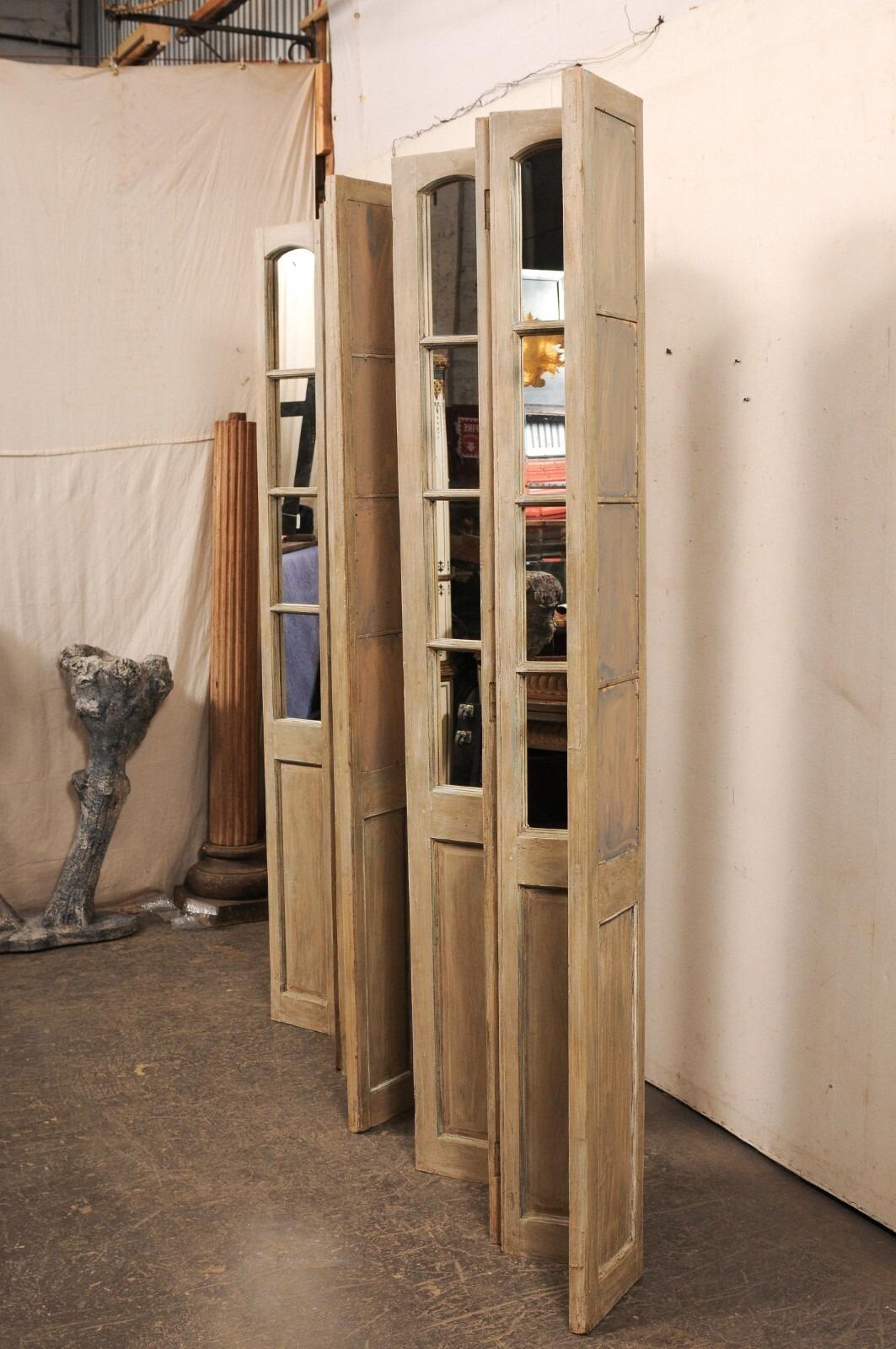 Pareja inglesa de biombos altos de madera con paneles de espejo de principios del siglo XX en venta 2