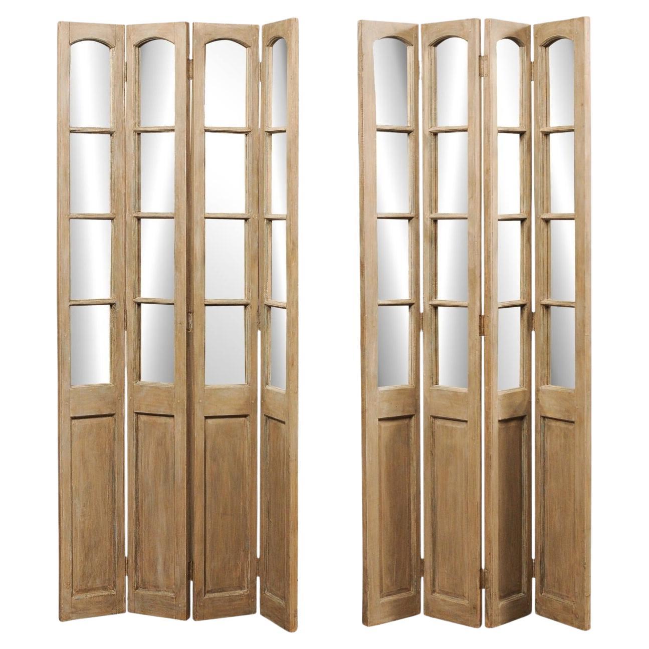 Pareja inglesa de biombos altos de madera con paneles de espejo de principios del siglo XX en venta