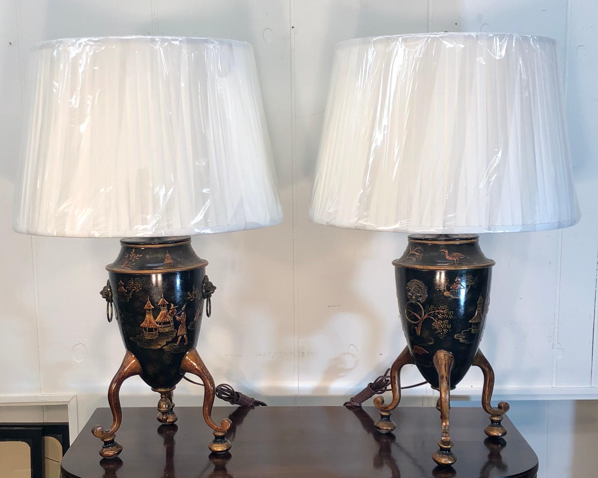 English Pair of Georgian Style Chinoiserie Tole Urns, Made into Lamps In Good Condition In Charleston, SC