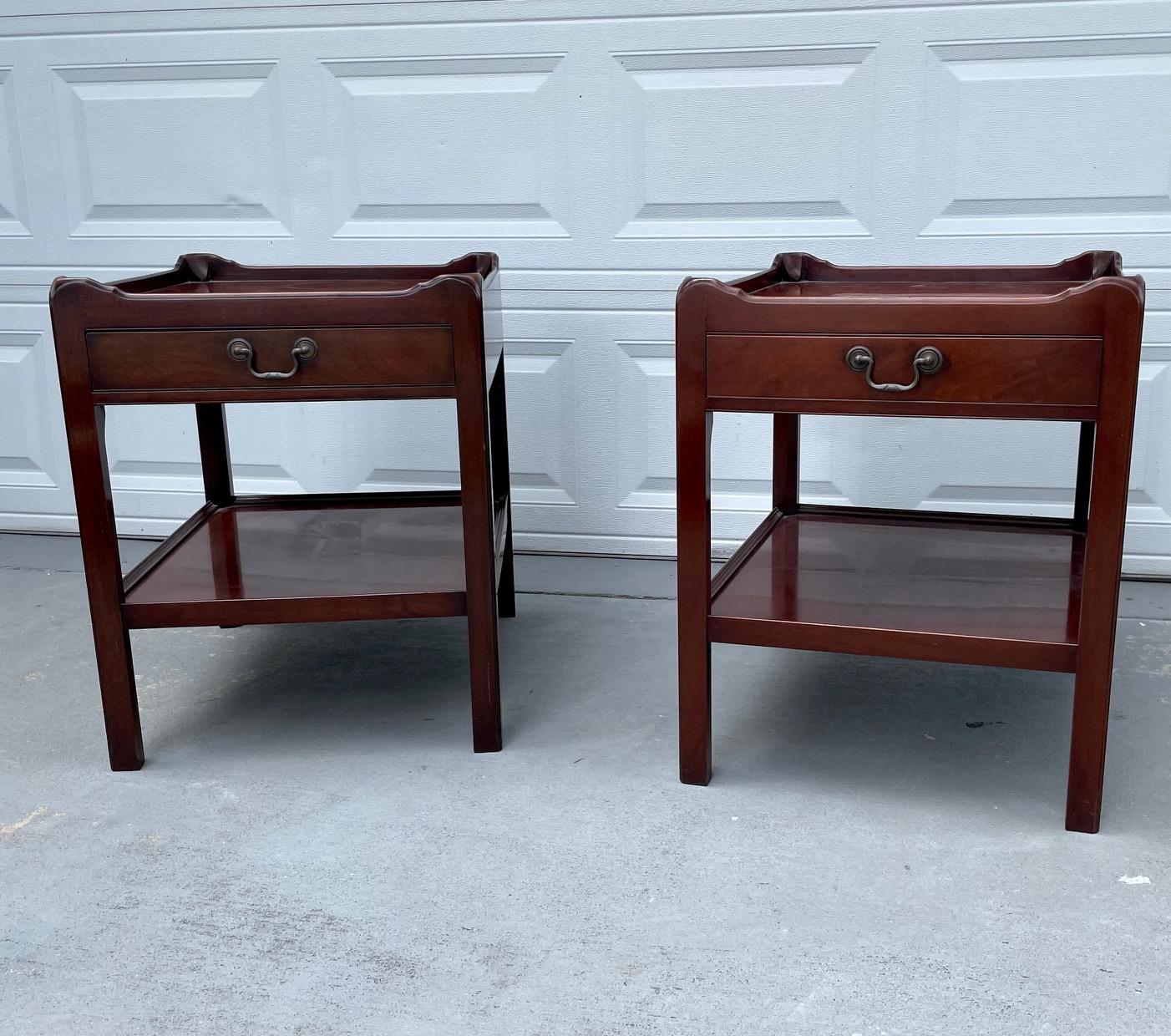 English pair of Georgian style mahogany tray top bedside tables, circa 1970

Fine quality English Pair of Georgian style mahogany tray top bedside tables, circa 1970. The tables are comprised of a 2-tiered Georgian design with a top section