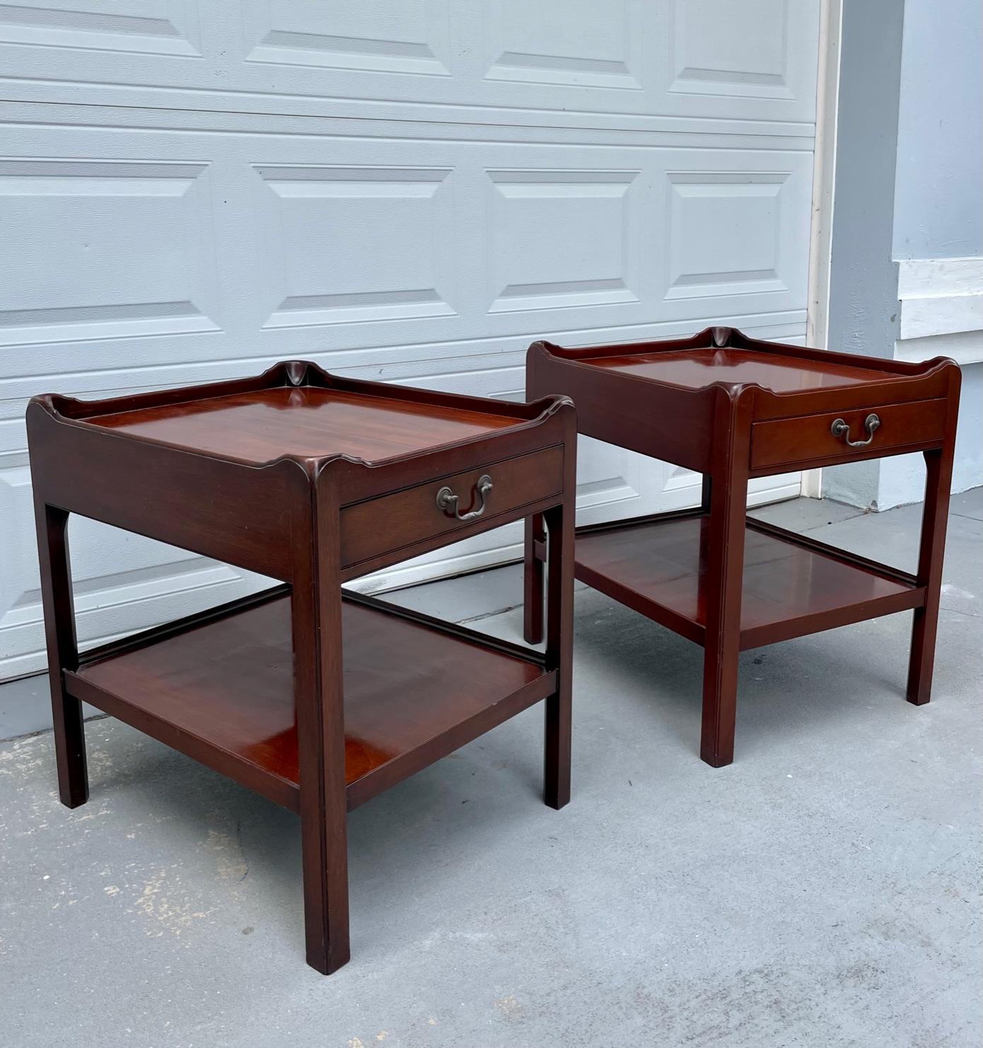English Pair of Georgian Style Mahogany Tray top Bedside Tables, Cira 1970 In Good Condition In Vero Beach, FL