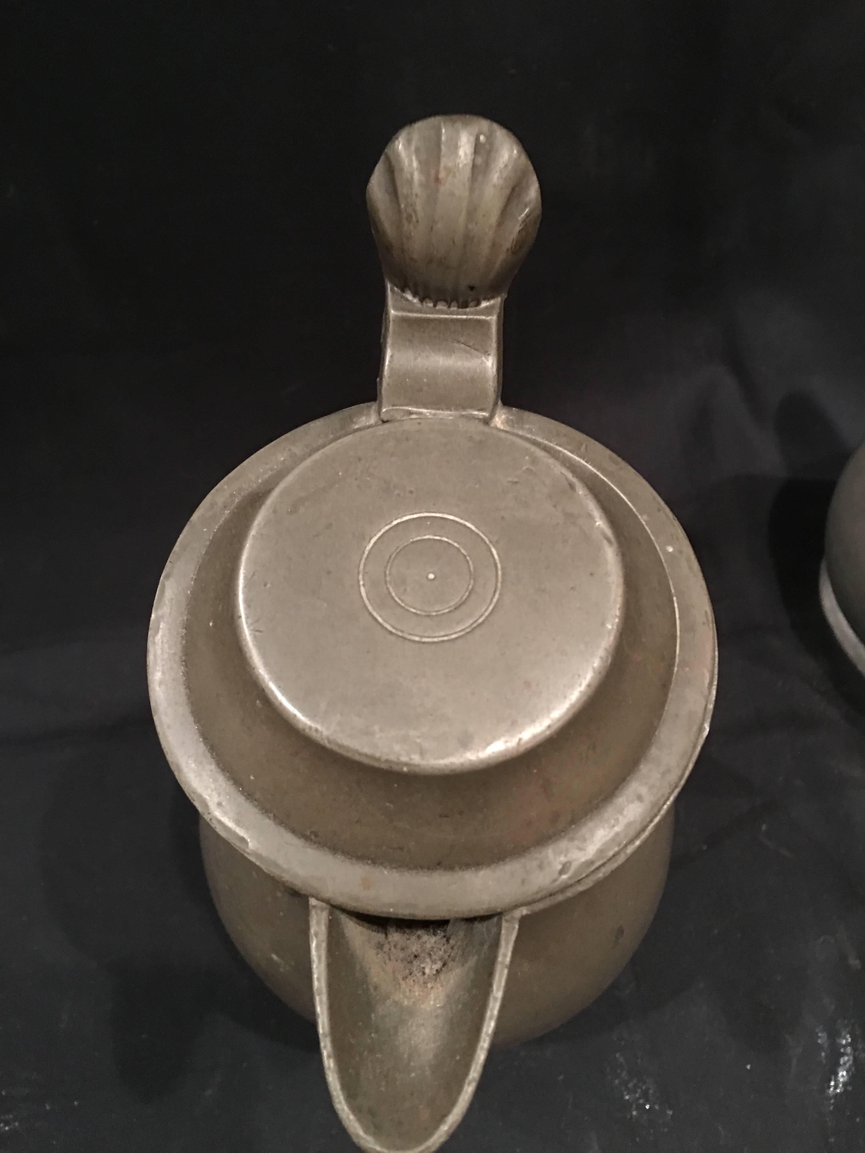 English Pair of Lidded Pewter Jugs or Tankards with Handles, 19th Century For Sale 2
