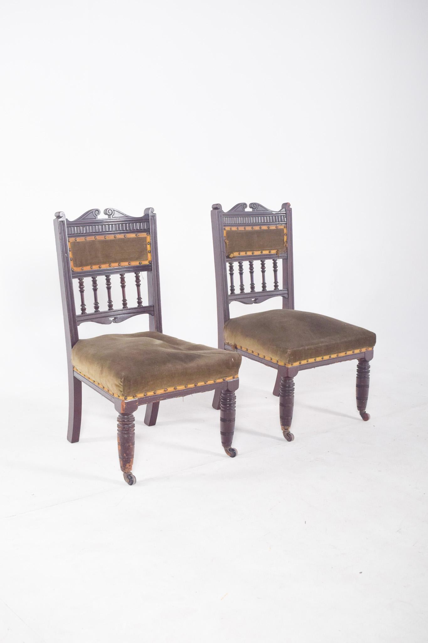Victorien Paire de chaises anglaises pour vieilles dames en vente