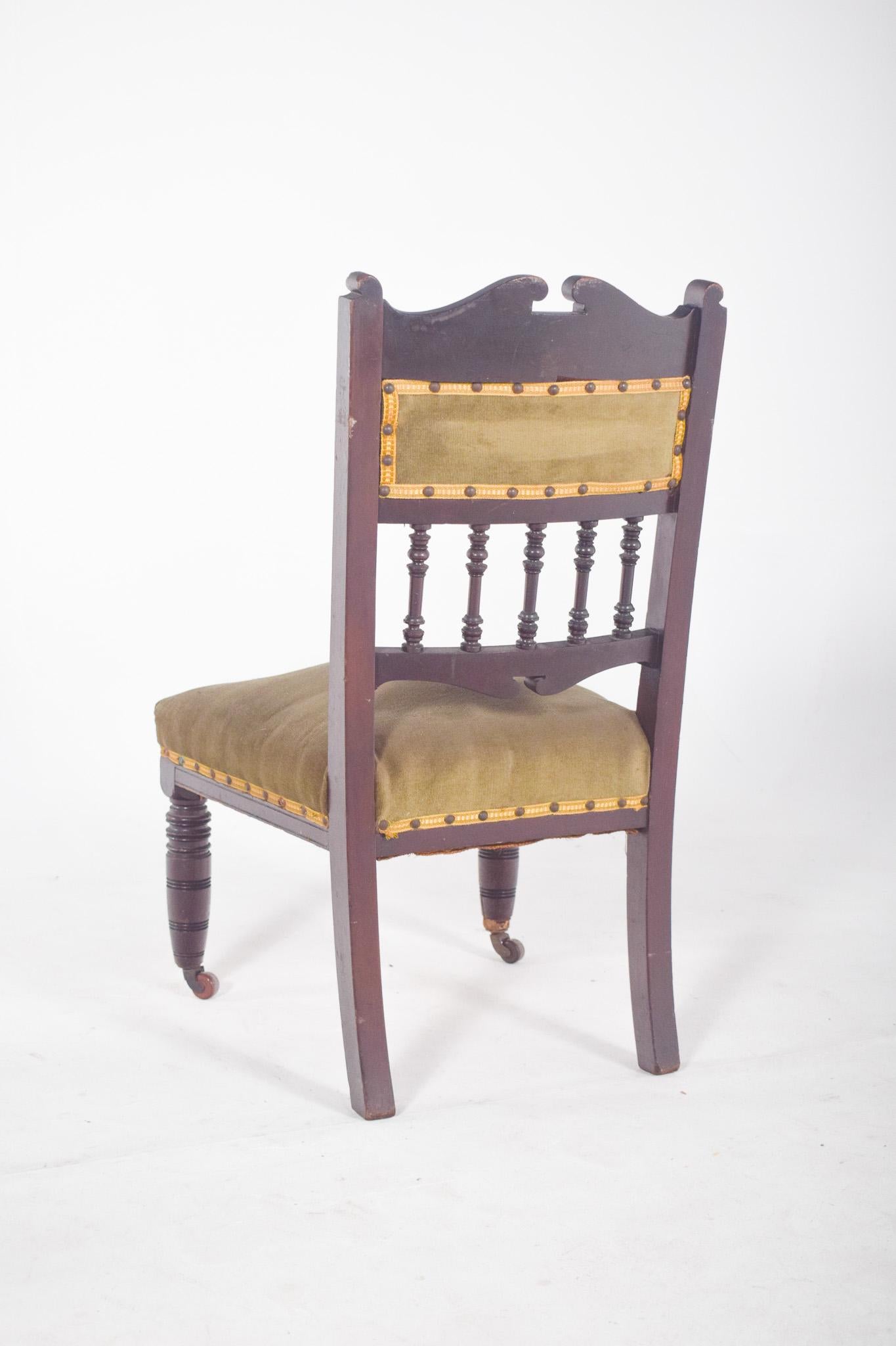 Paire de chaises anglaises pour vieilles dames en vente 1