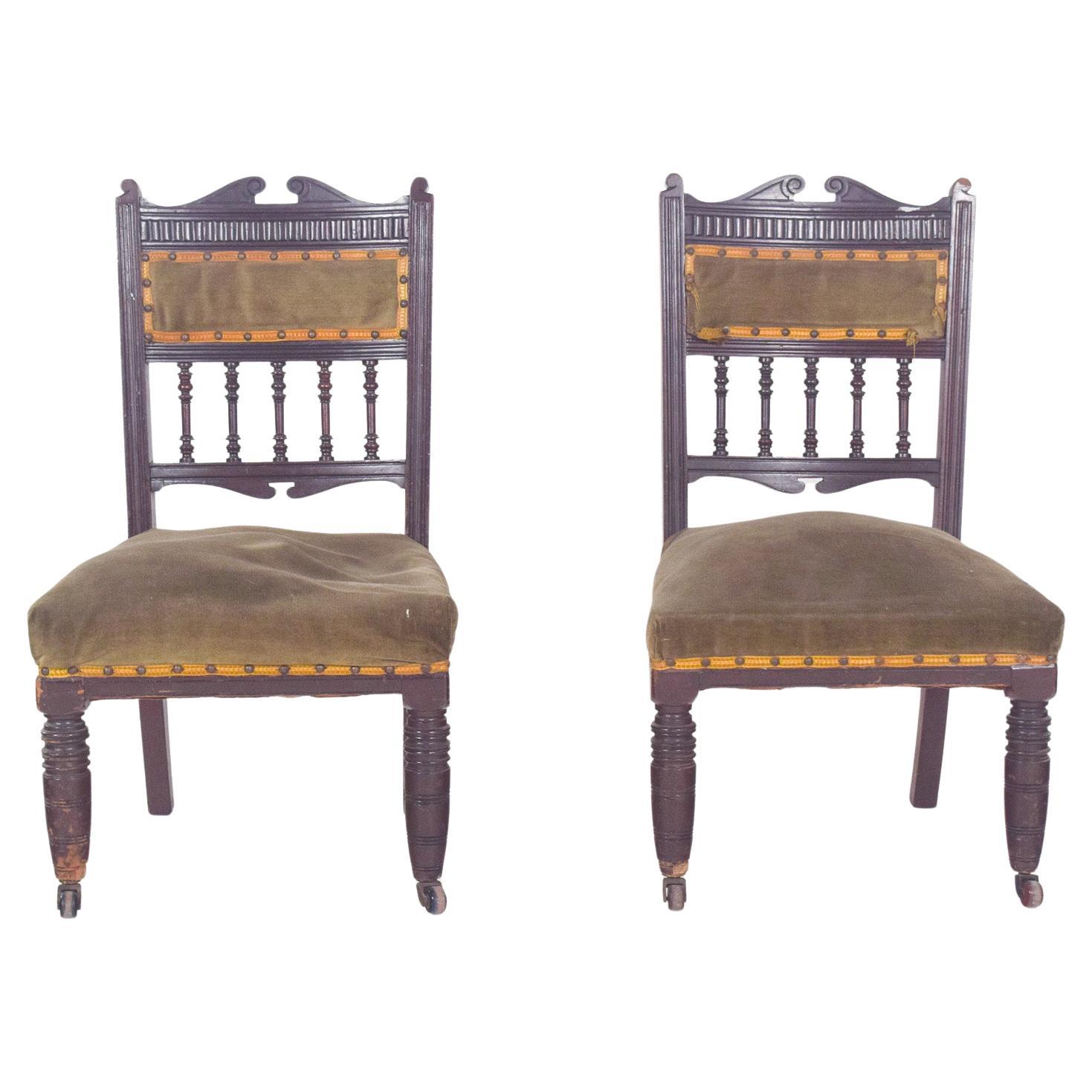 Paire de chaises anglaises pour vieilles dames en vente