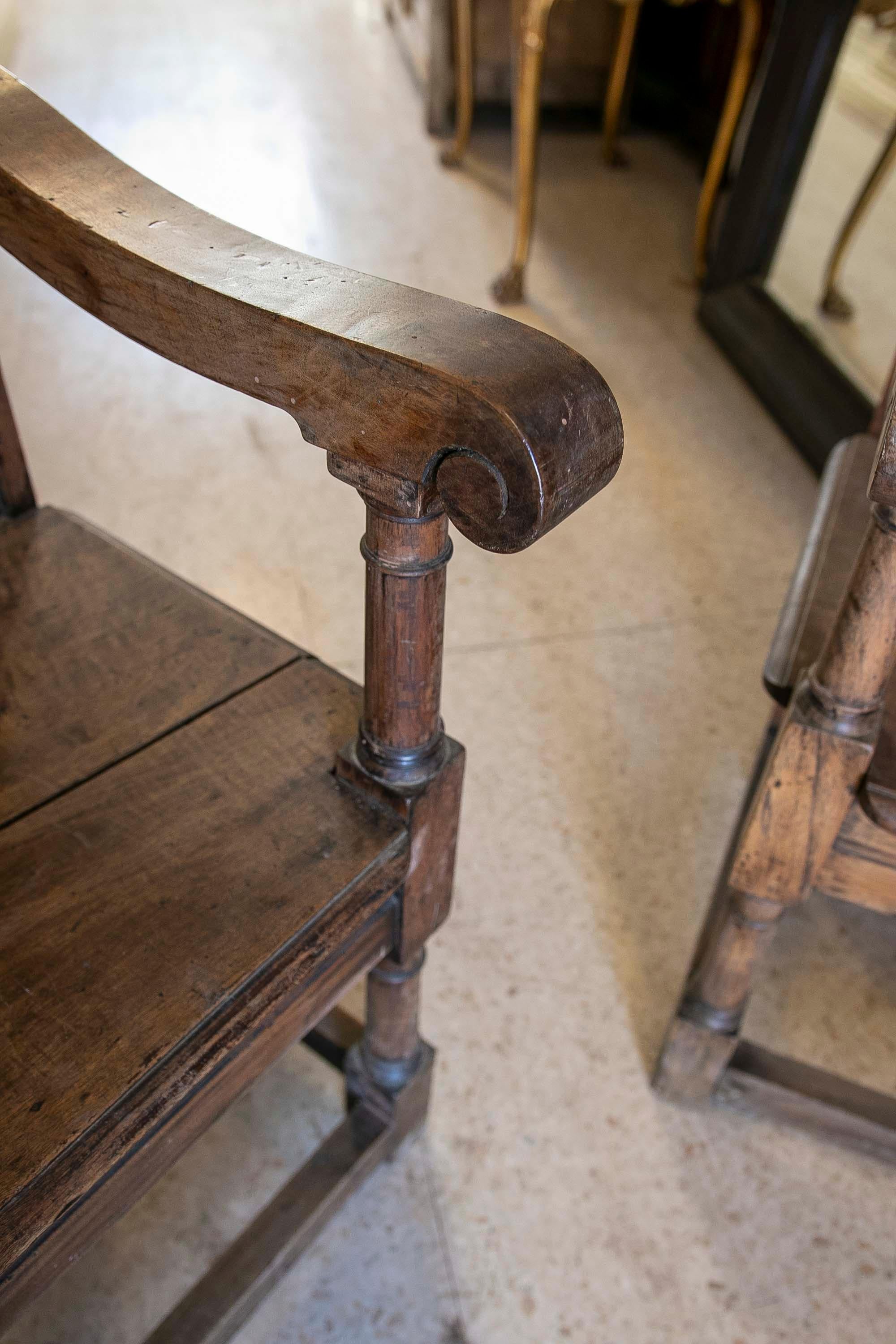 English Pair of Wooden Armchairs with Carved Vegetable Decoration For Sale 12