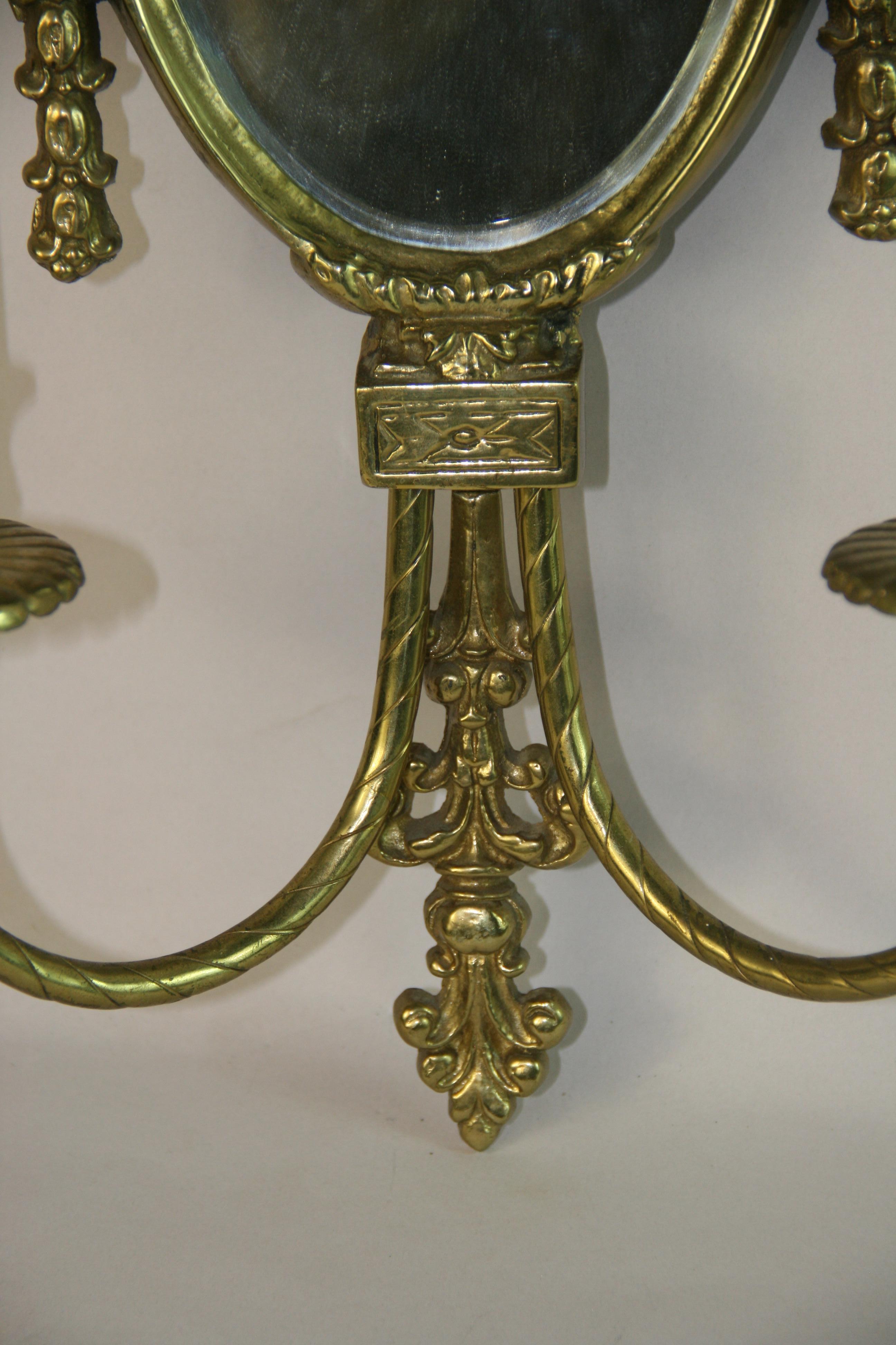 Coppia inglese vintage di lampade a due luci in ottone massiccio e vetro smussato in vendita 3
