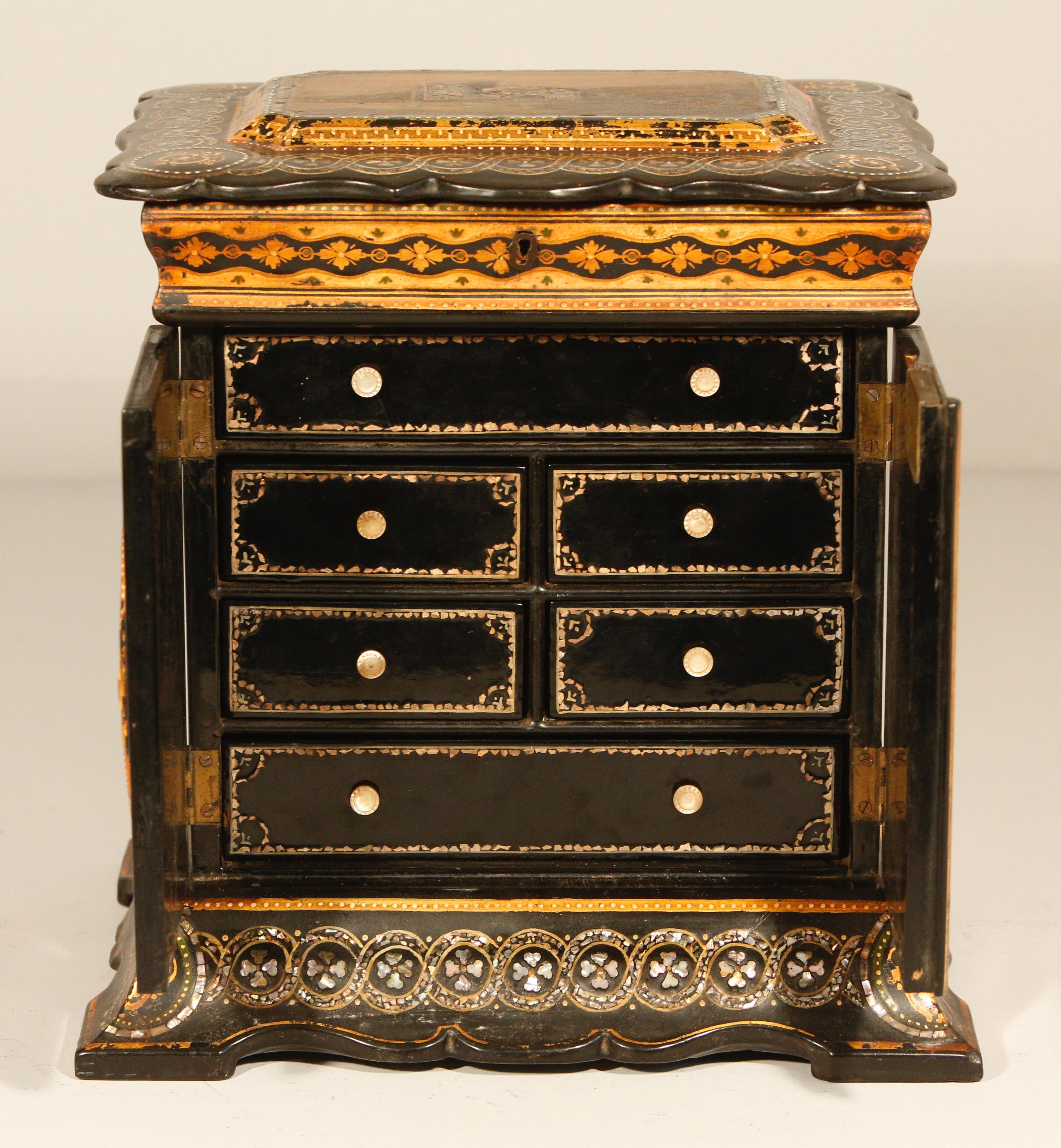 Englische Pappmaché-Schmuck-Nähkabinett-Box CIRCA 1860 im Angebot 3