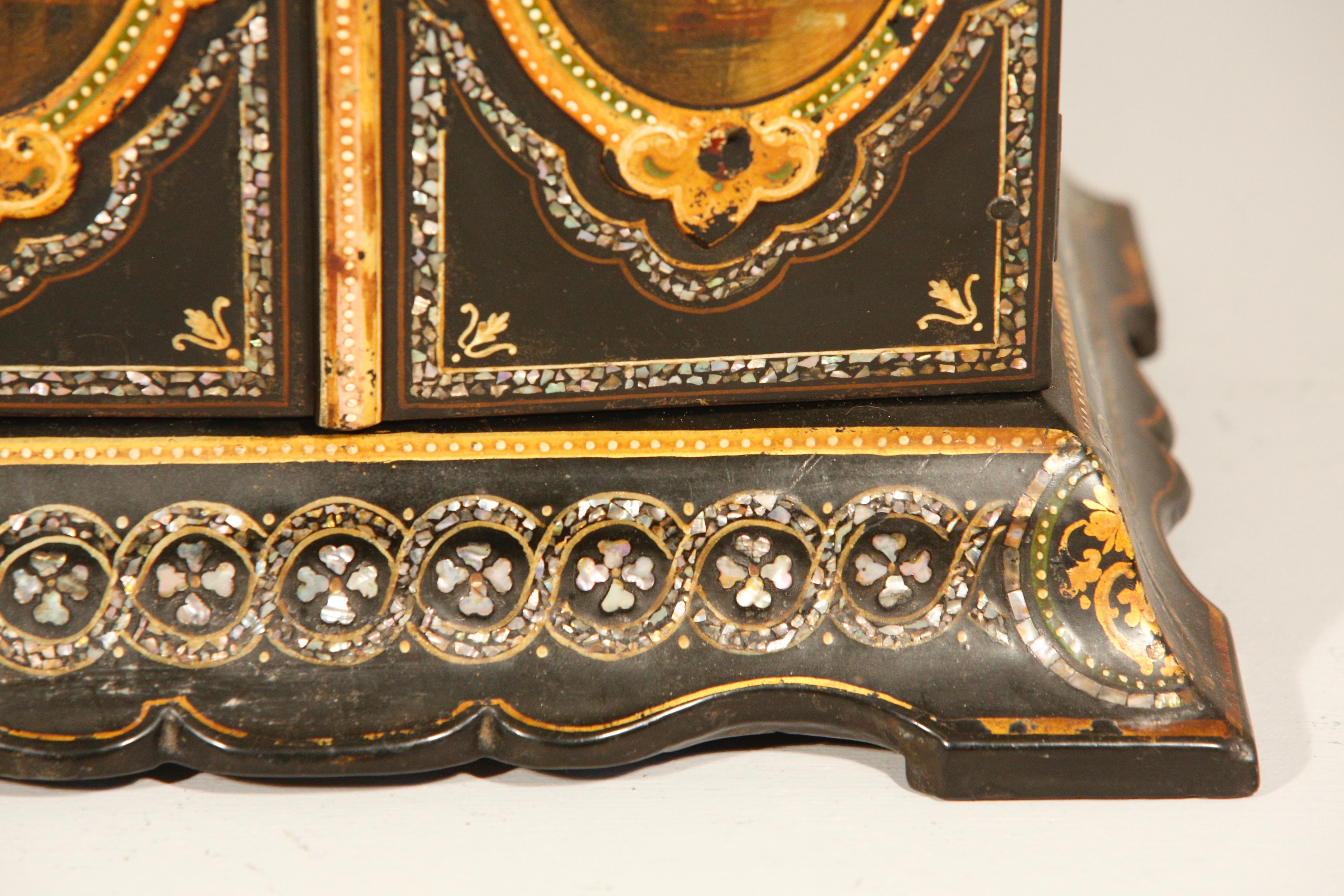 Englische Pappmaché-Schmuck-Nähkabinett-Box CIRCA 1860 im Angebot 5