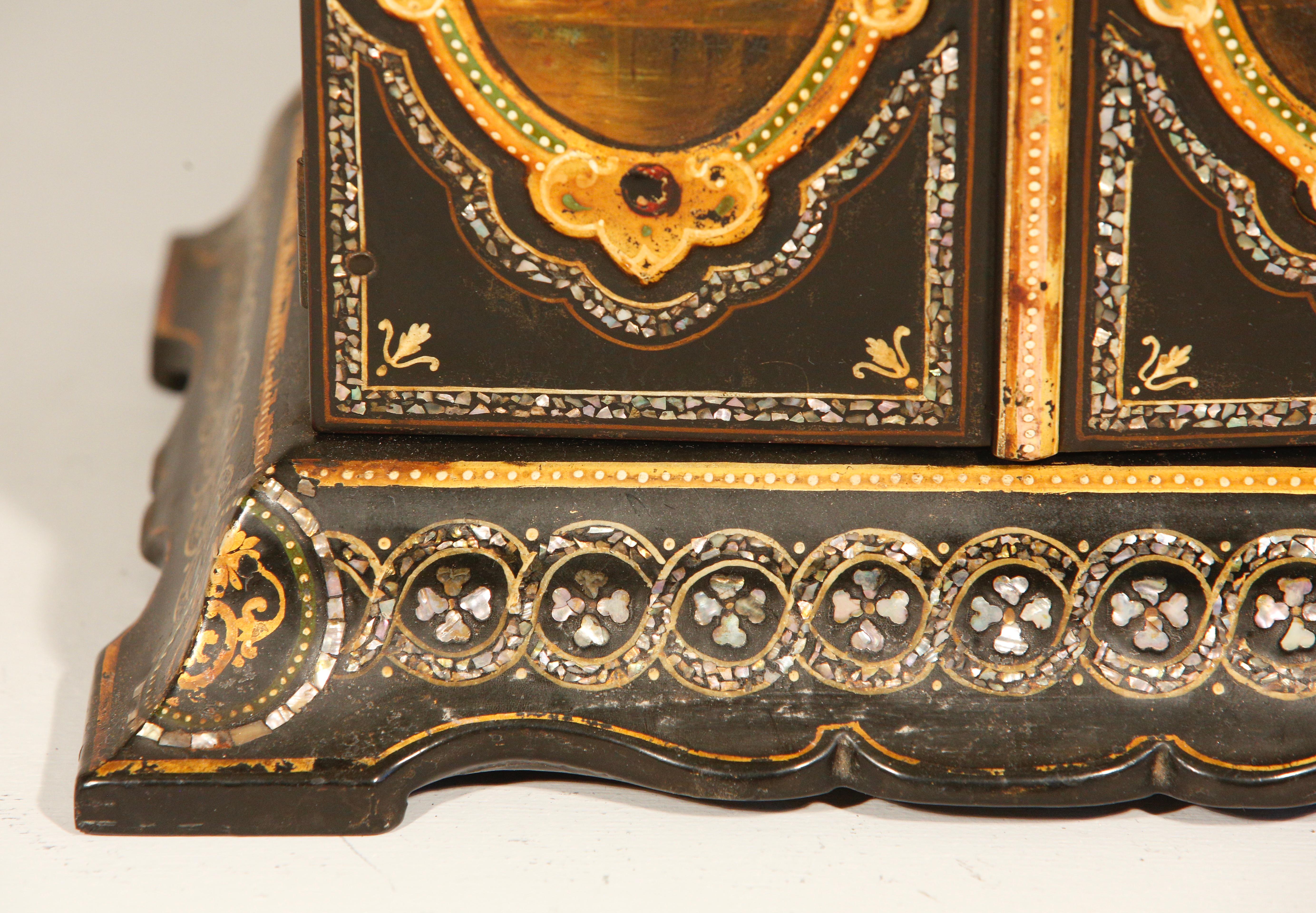 Englische Pappmaché-Schmuck-Nähkabinett-Box CIRCA 1860 im Angebot 6