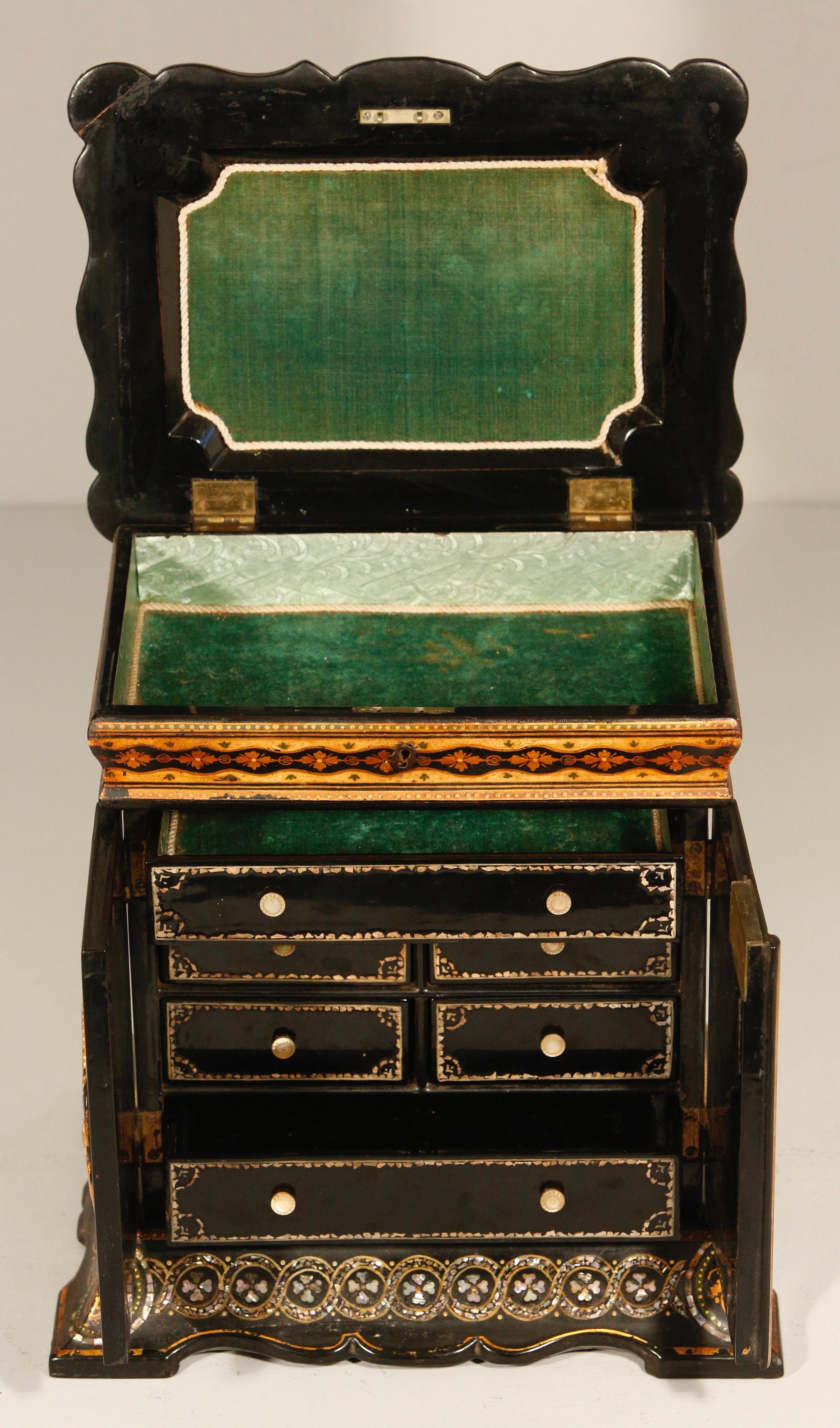Englische Pappmaché-Schmuck-Nähkabinett-Box CIRCA 1860 im Angebot 7