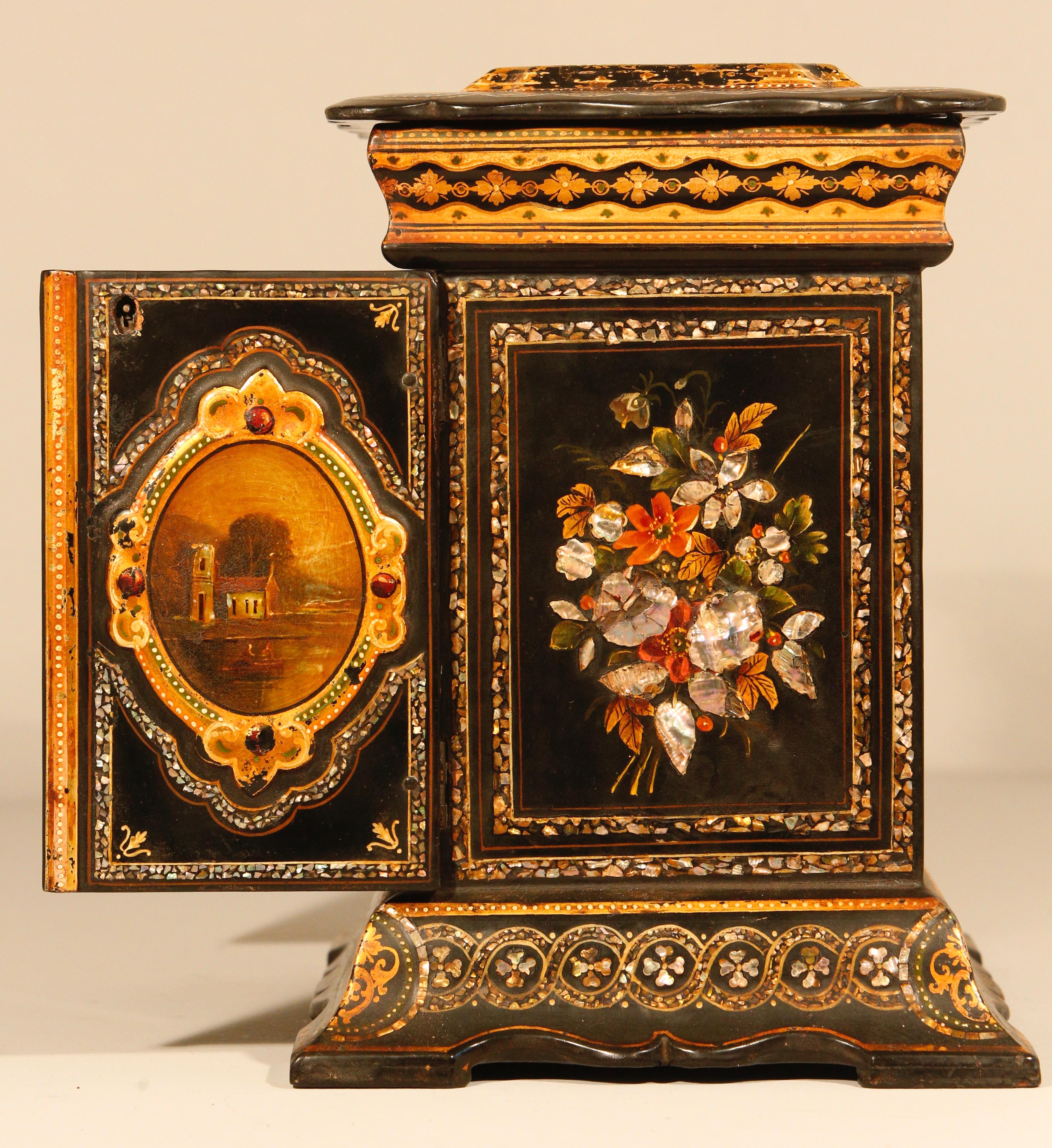 Englische Pappmaché-Schmuck-Nähkabinett-Box CIRCA 1860 (Viktorianisch) im Angebot