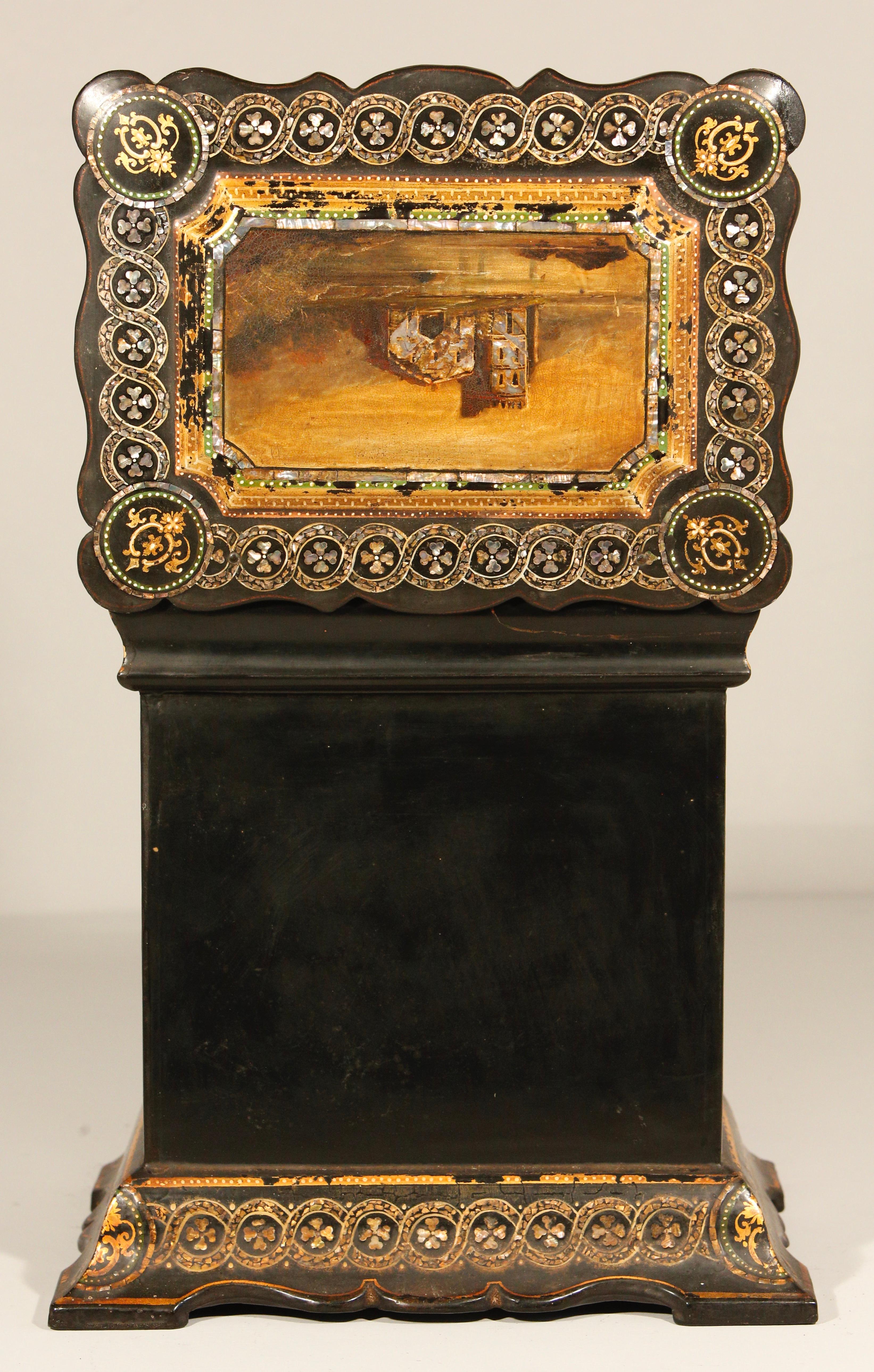 Englische Pappmaché-Schmuck-Nähkabinett-Box CIRCA 1860 (Papier) im Angebot