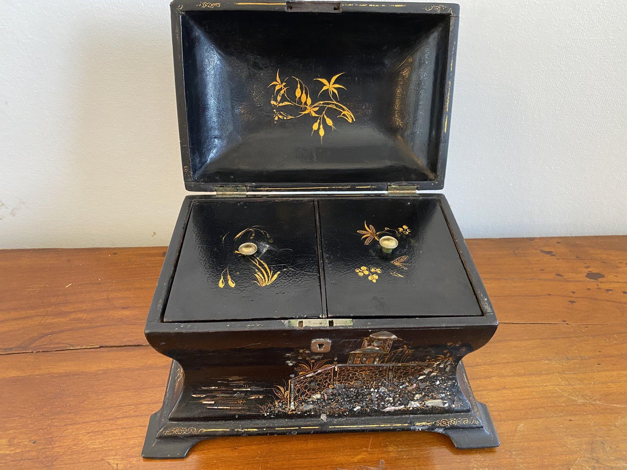 English Papier Mâché Tea Caddy, circa 1825-1838 1