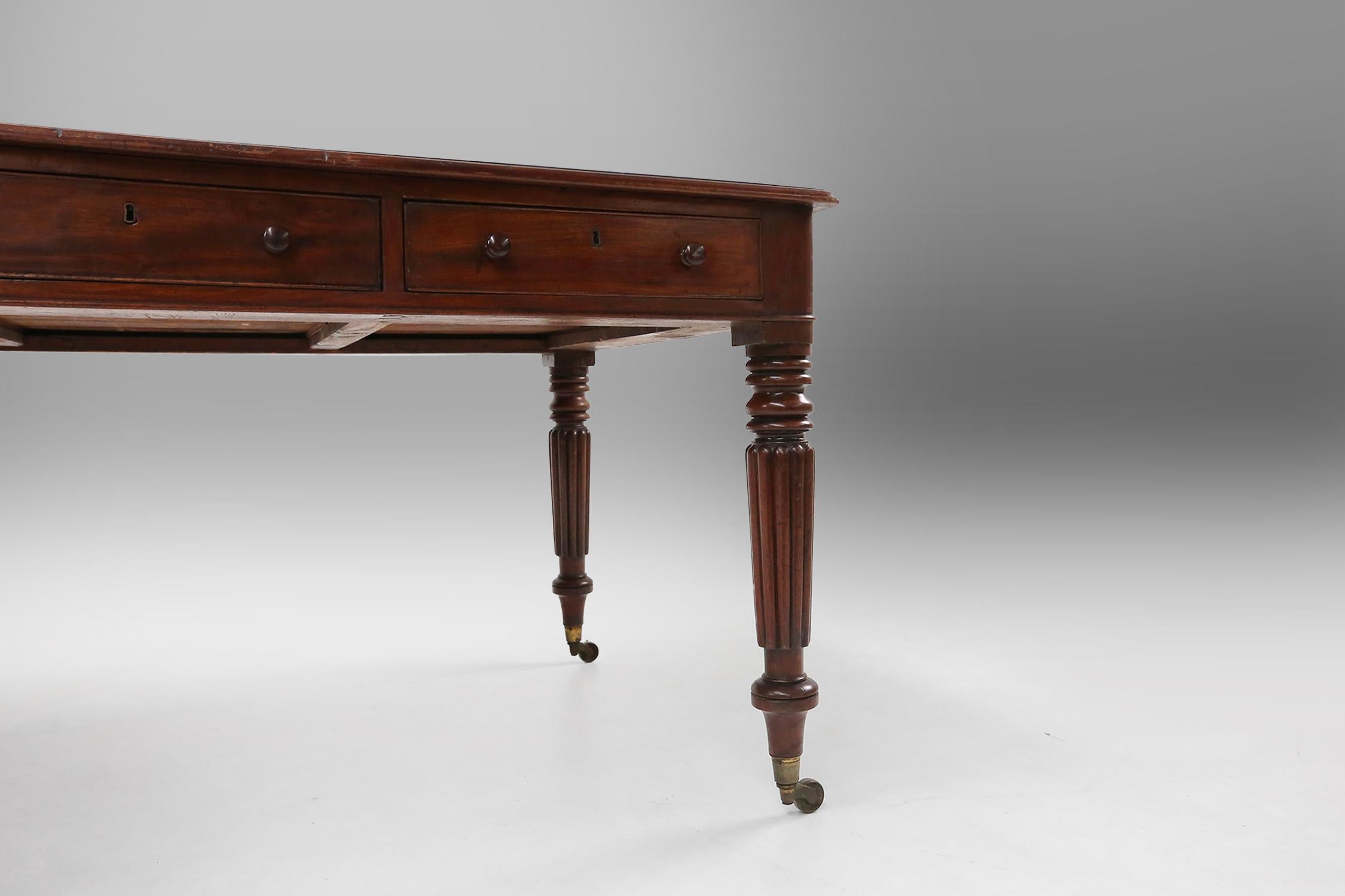  Englischer Partner-Schreibtisch mit grüner, mit Leder verzierter Oberfläche, um 1870 im Angebot 7