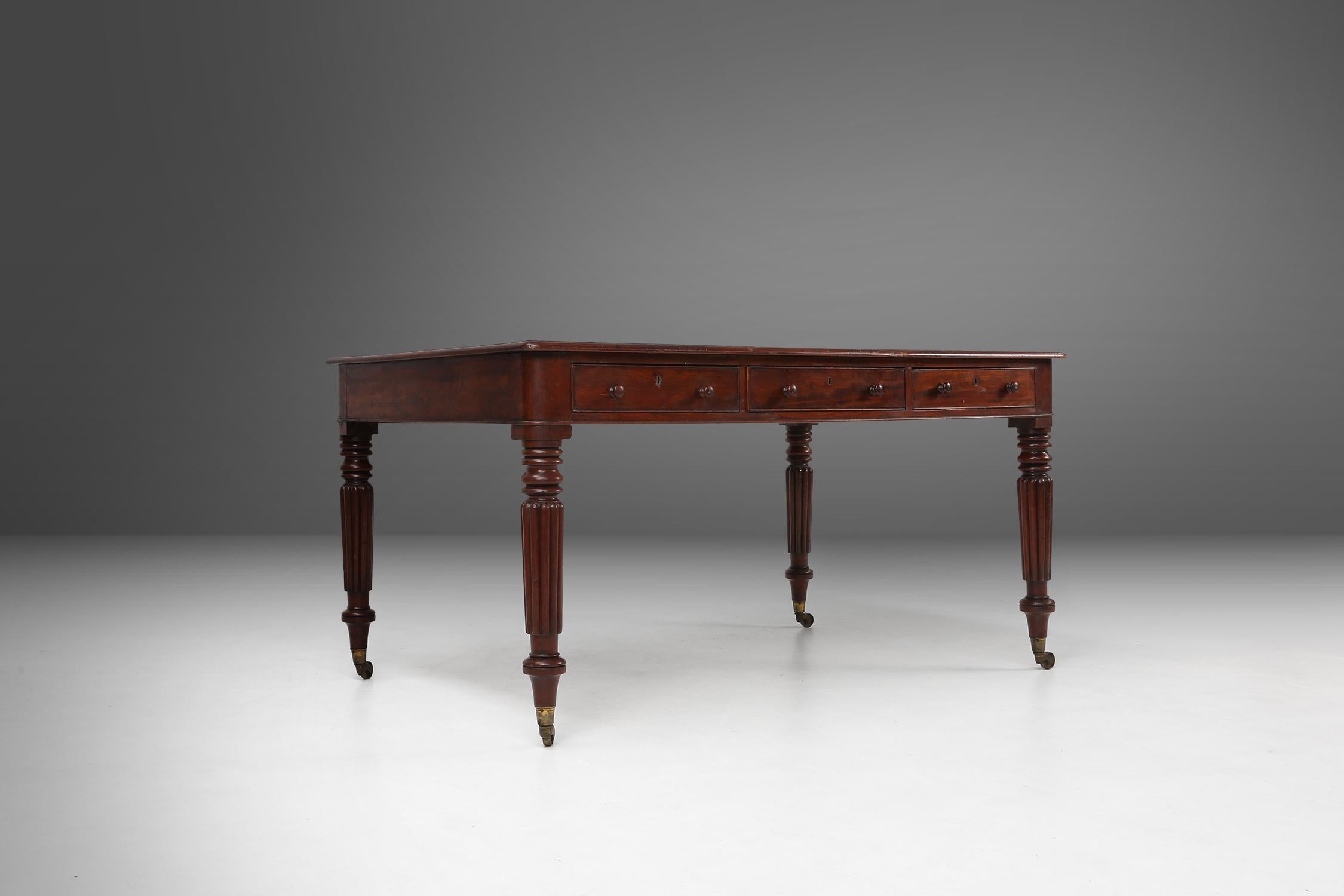 British  English partner writing table with green leather decorated surface, ca. 1870 For Sale