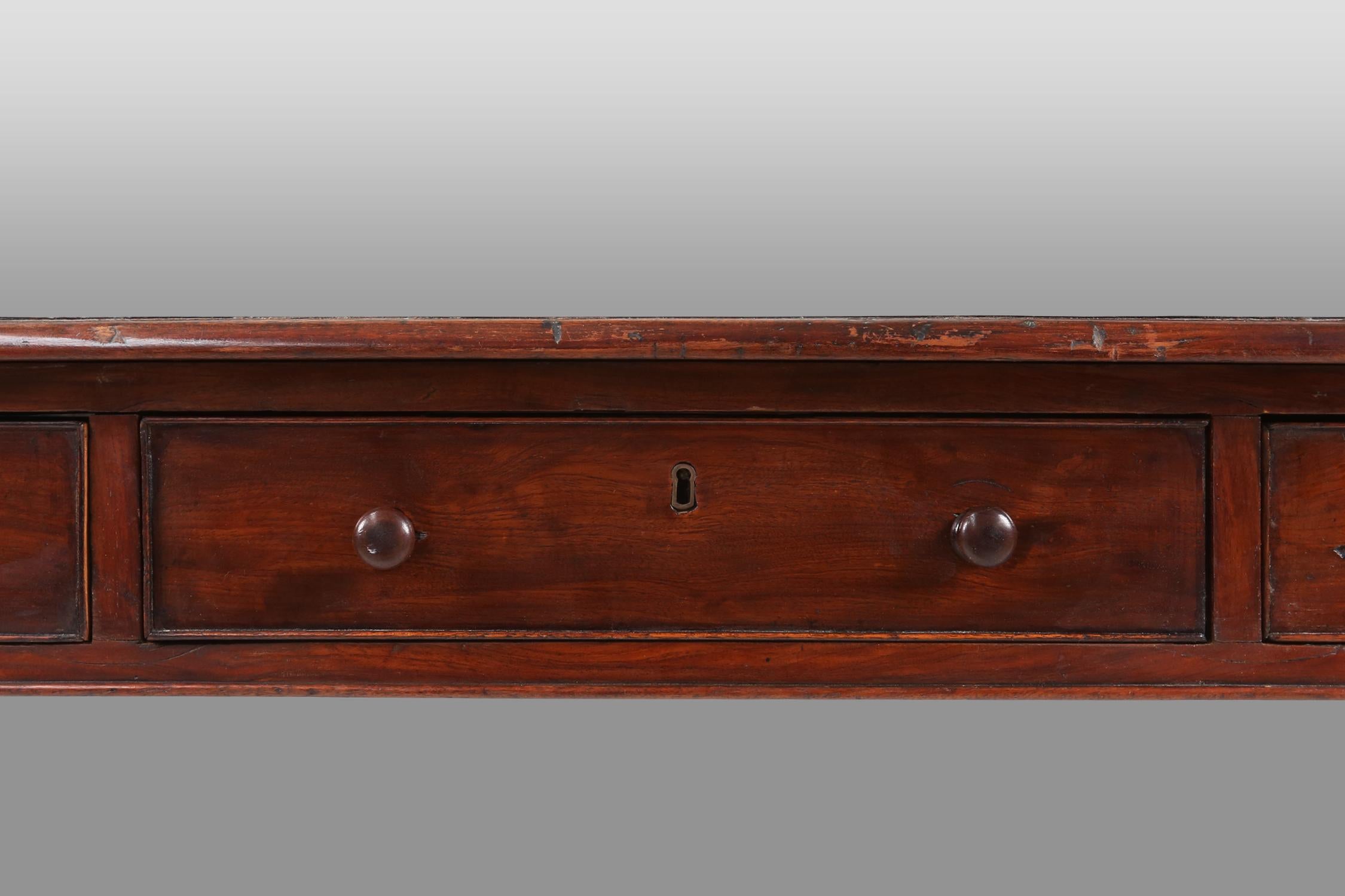  Englischer Partner-Schreibtisch mit grüner, mit Leder verzierter Oberfläche, um 1870 (Handgeschnitzt) im Angebot