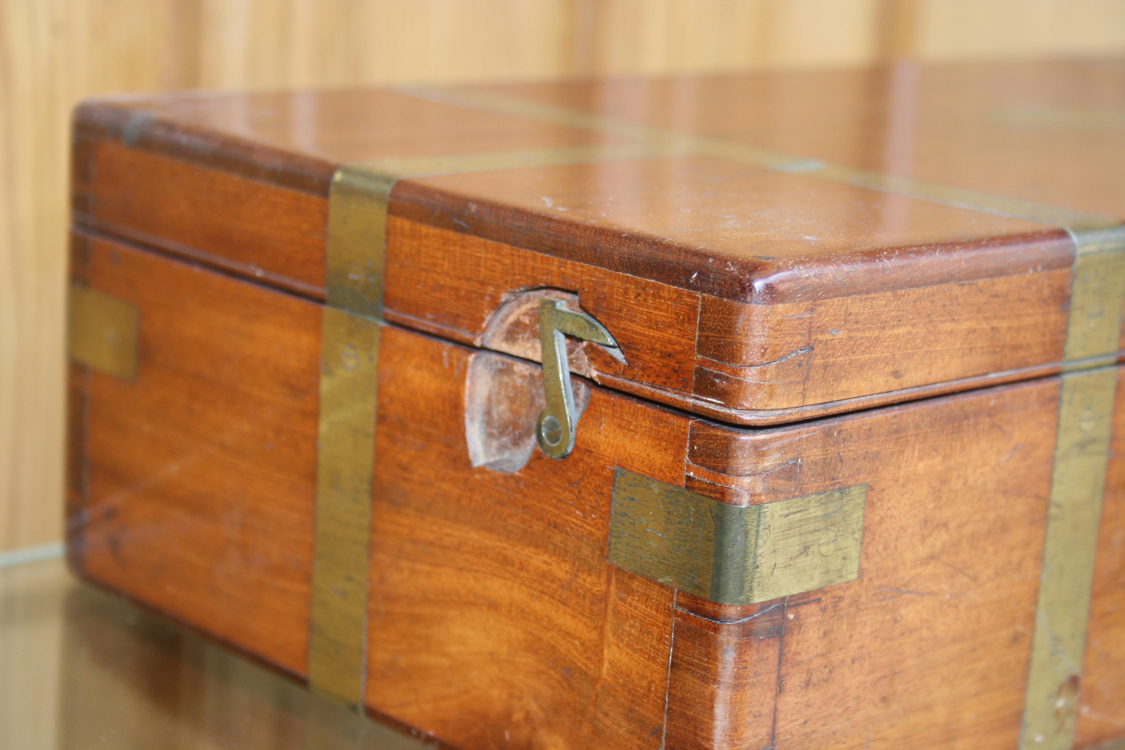 British English Pathologist Box Made of Mahogany with Brass, Including Instruments For Sale