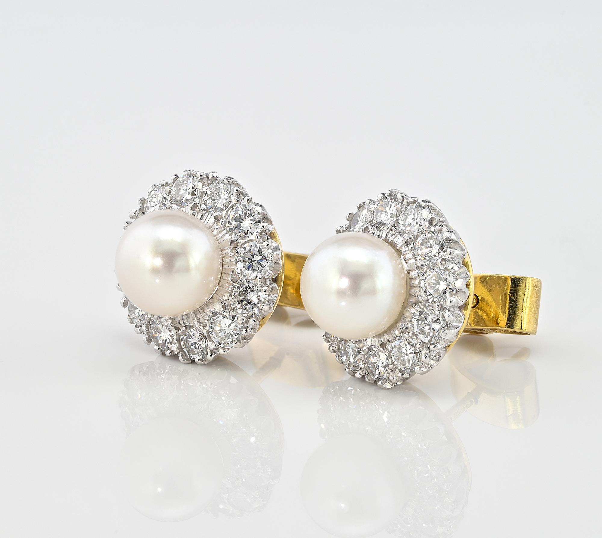 English Pearl 2.40 Ct Diamond G VVS Daisy Stud Earrings In Excellent Condition For Sale In Napoli, IT
