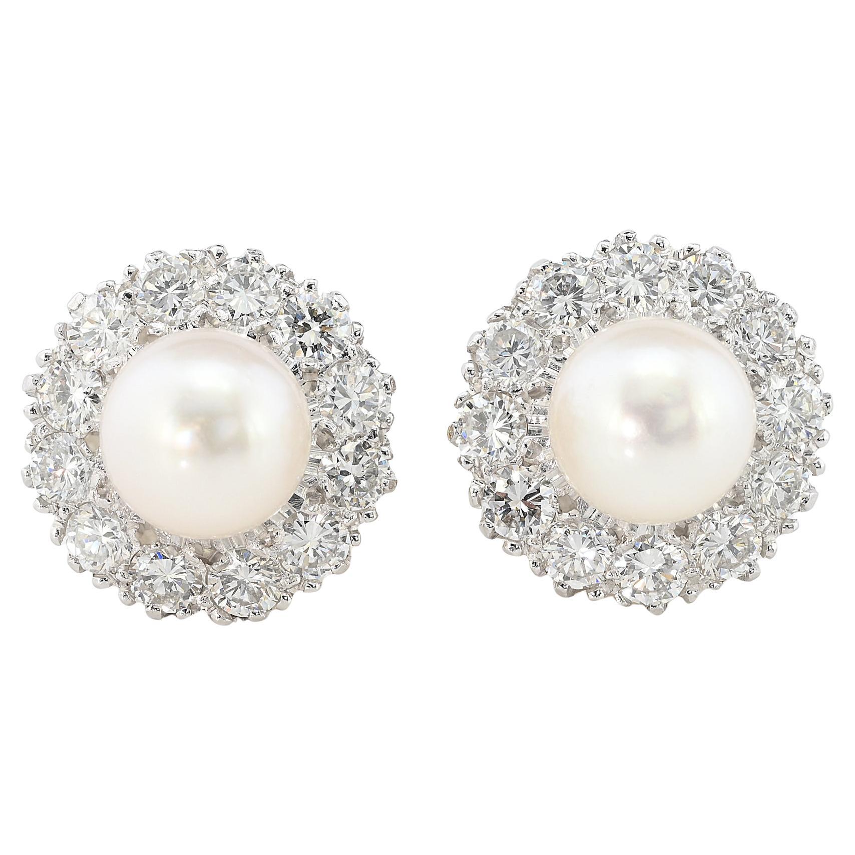English Pearl 2.40 Ct Diamond G VVS Daisy Stud Earrings For Sale
