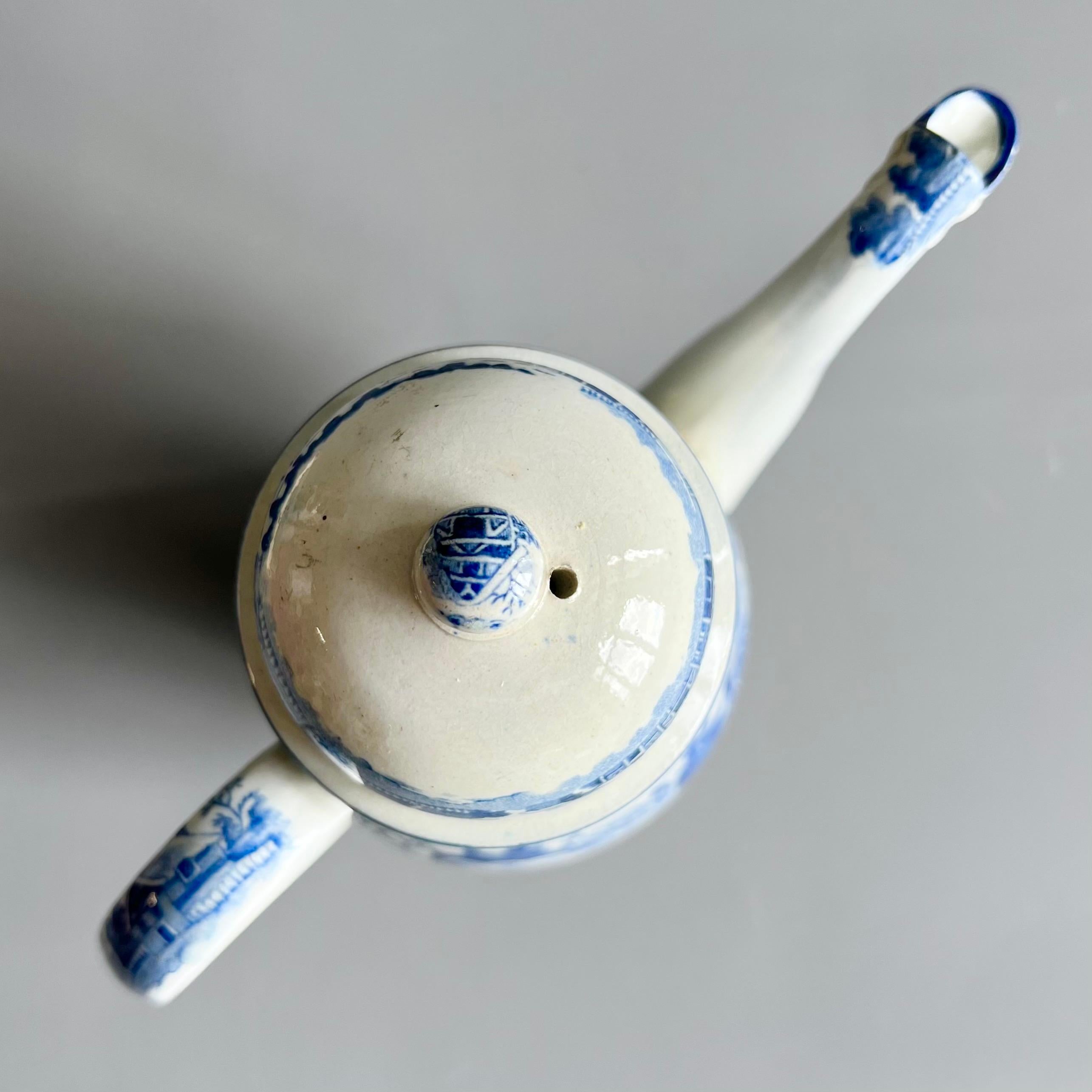 Cafetera inglesa de cerámica de perlas, transferencias azules, gamo en la nieve, 1800-1820 en venta 7