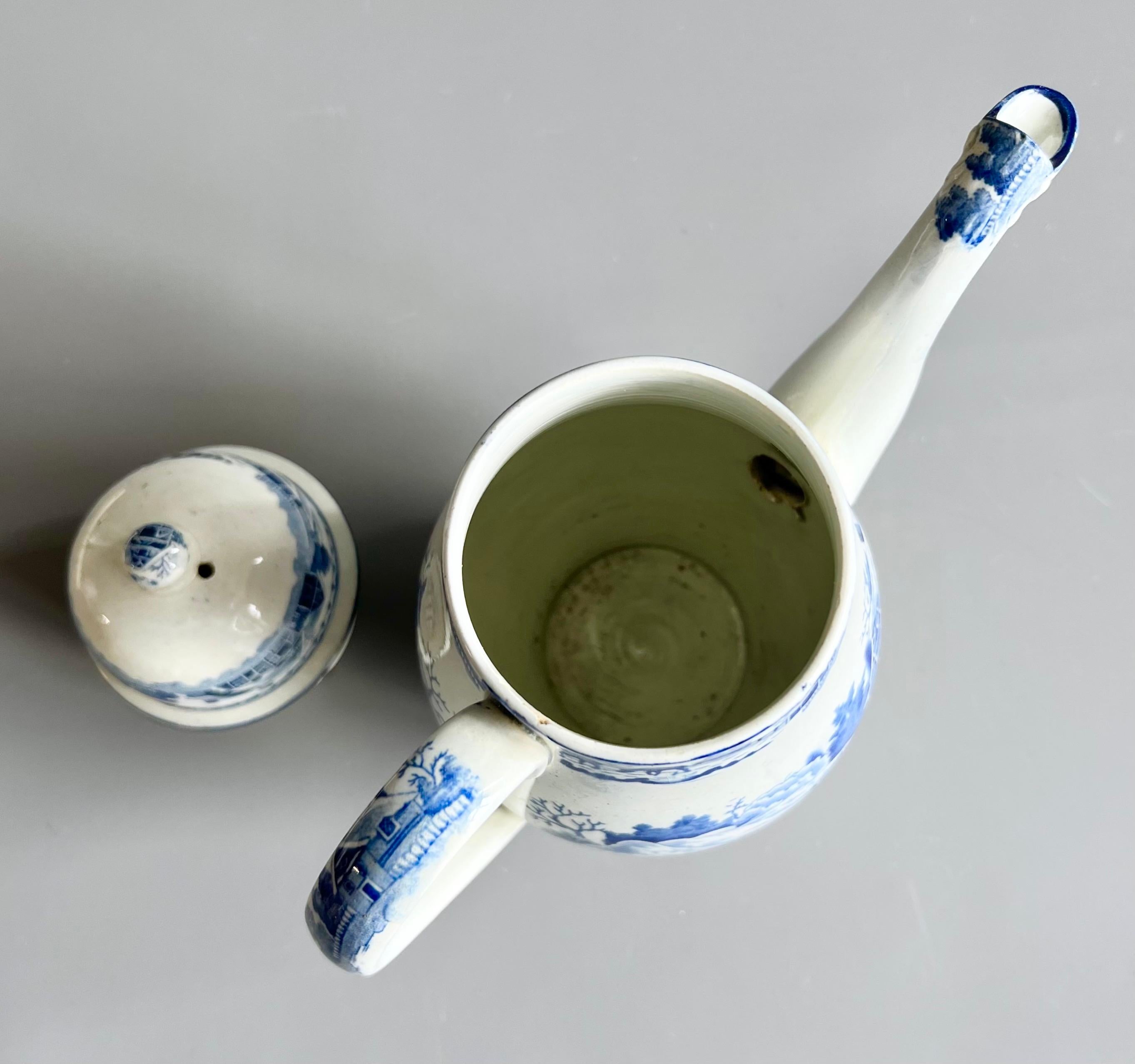Cafetera inglesa de cerámica de perlas, transferencias azules, gamo en la nieve, 1800-1820 en venta 12