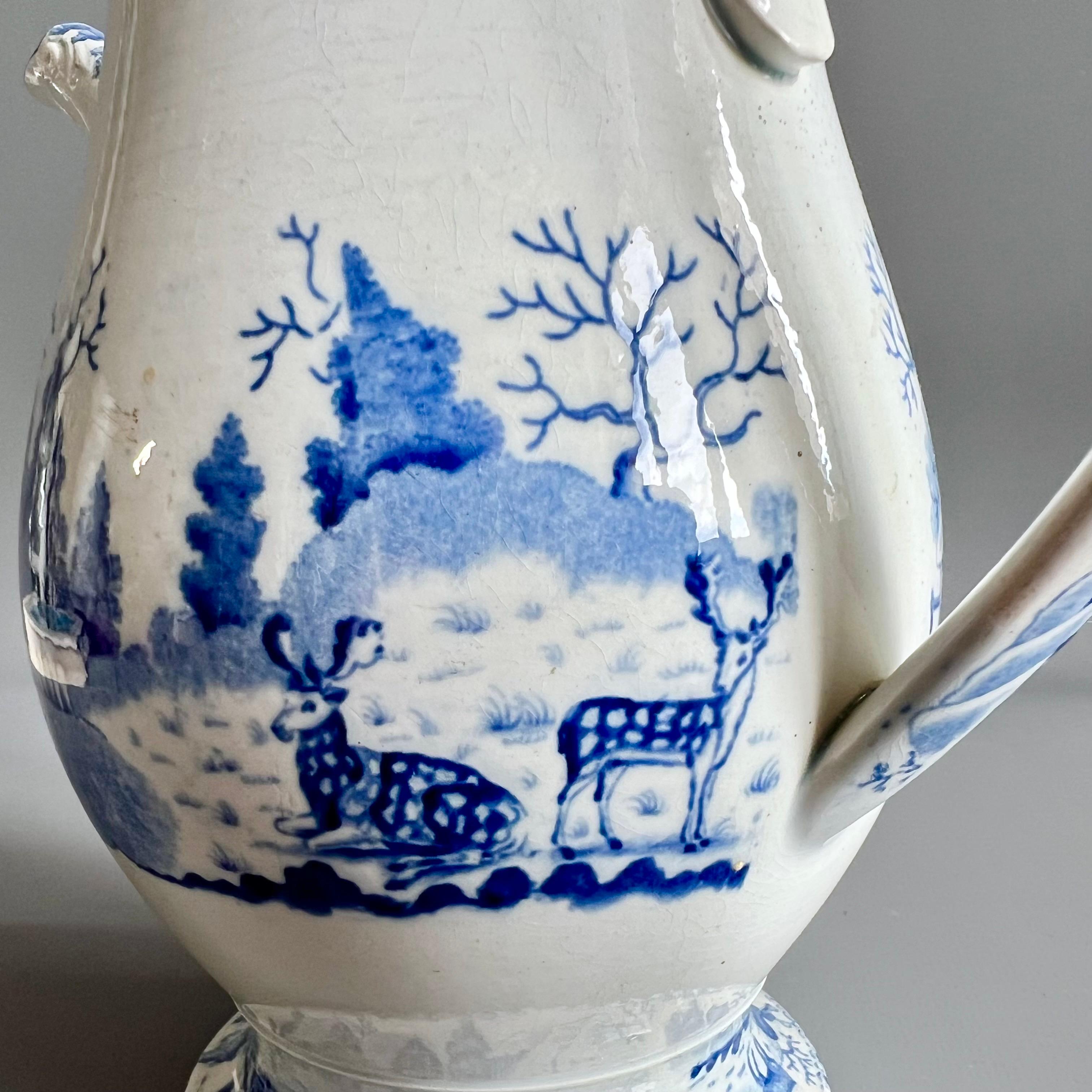 Cafetera inglesa de cerámica de perlas, transferencias azules, gamo en la nieve, 1800-1820 en Bueno estado para la venta en London, GB