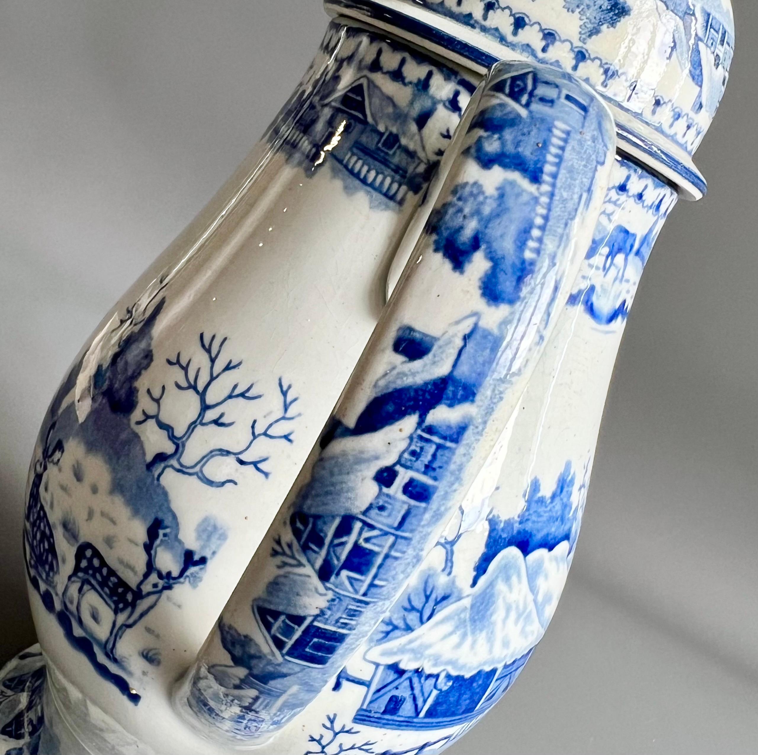 Cafetera inglesa de cerámica de perlas, transferencias azules, gamo en la nieve, 1800-1820 en venta 2