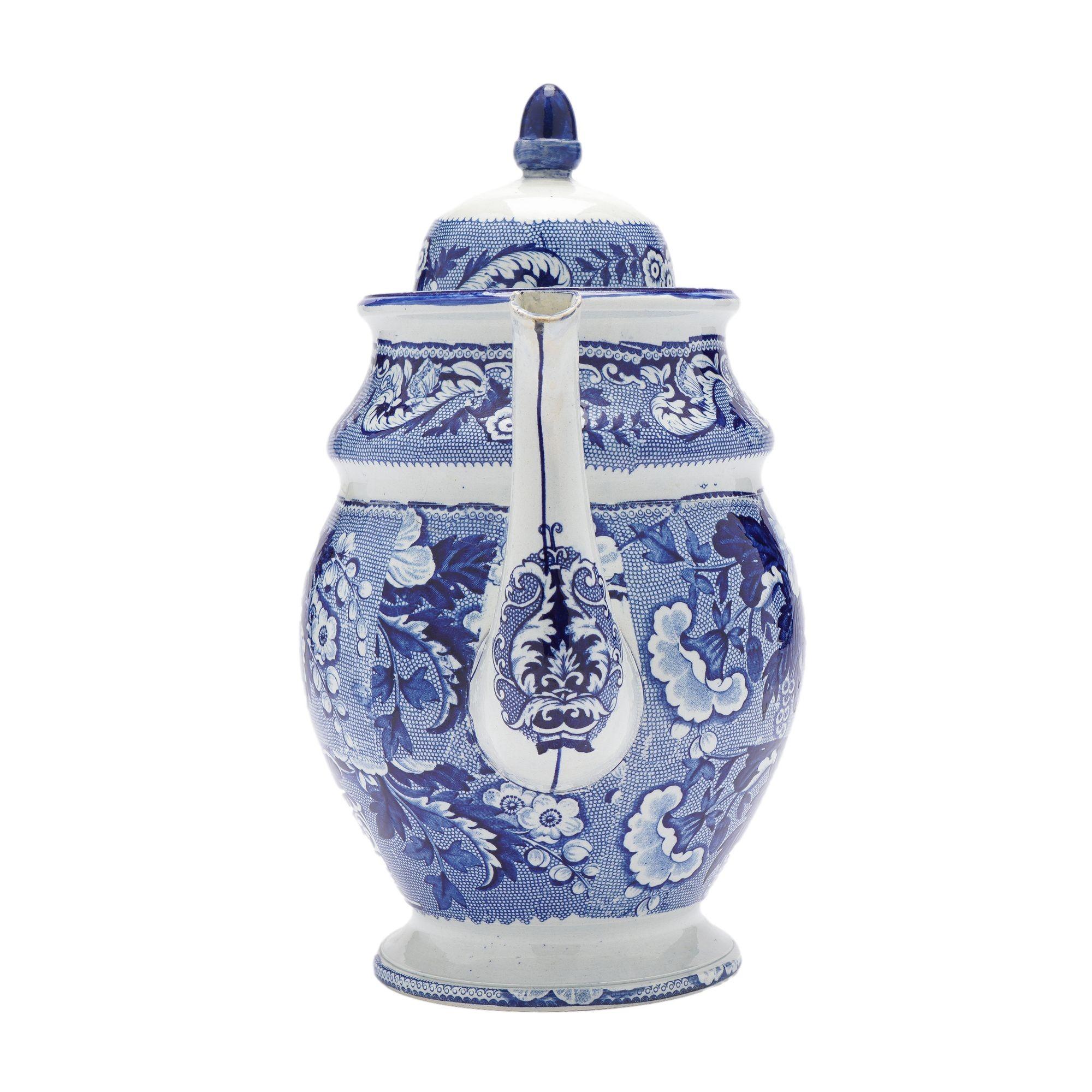 English pearlware coffee pot, c. 1830 In Fair Condition For Sale In Kenilworth, IL