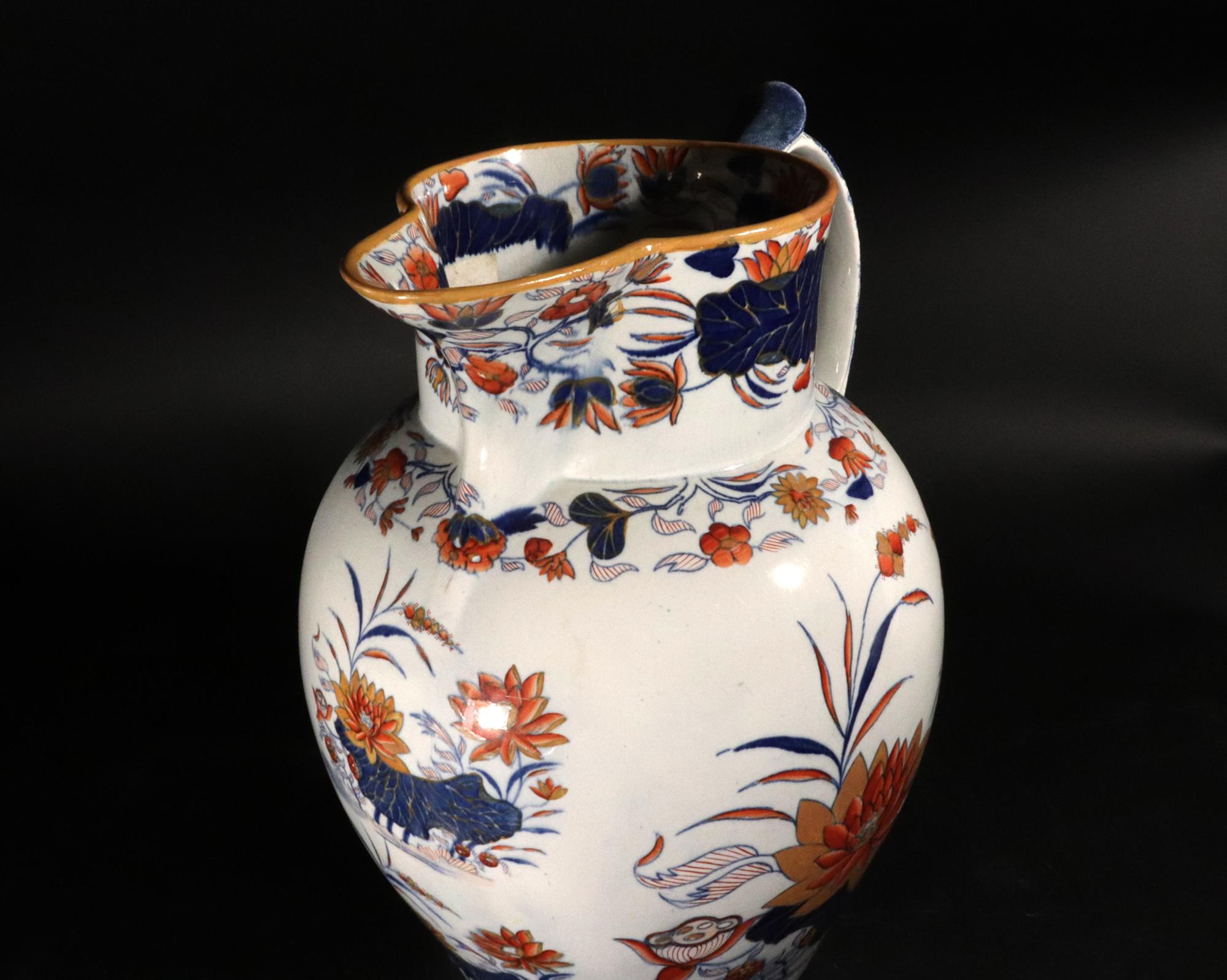 Brocca Imari inglese in ceramica perlata di grandi dimensioni decorata con fiori di loto 9