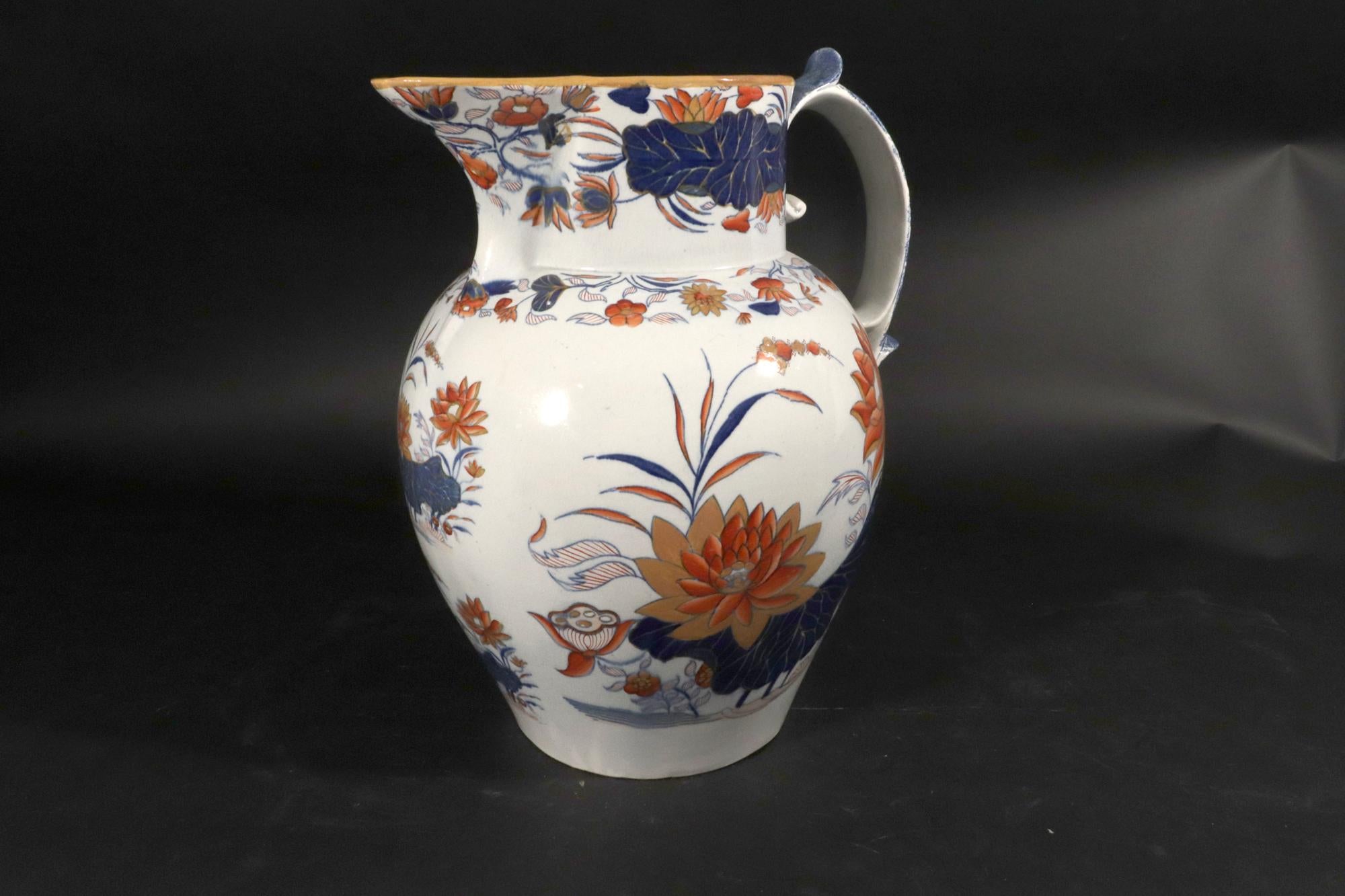 Inglese Brocca Imari inglese in ceramica perlata di grandi dimensioni decorata con fiori di loto
