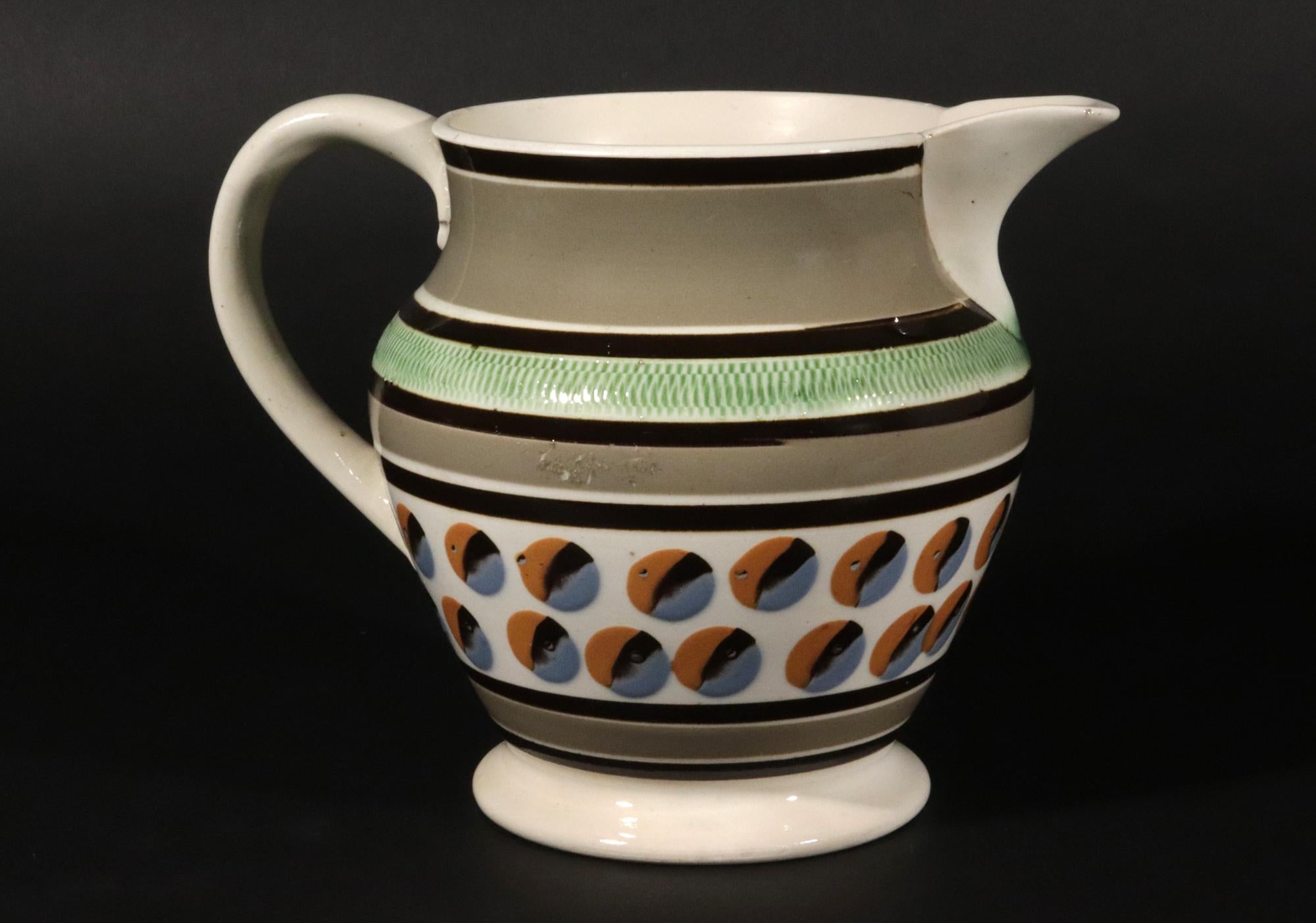 English Pearlware Mocha Keramik Krug mit Katzenaugen-Design (Frühes 19. Jahrhundert) im Angebot