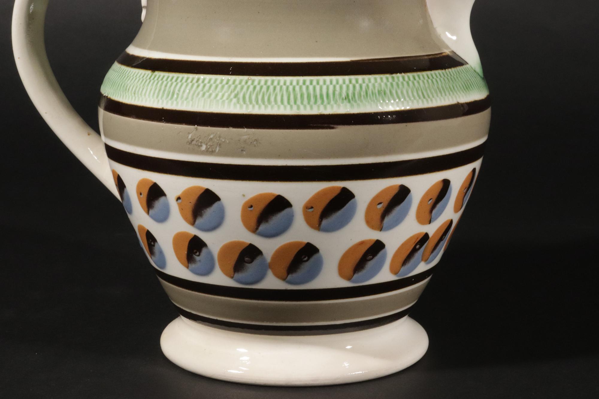 English Pearlware Mocha Keramik Krug mit Katzenaugen-Design im Angebot 1