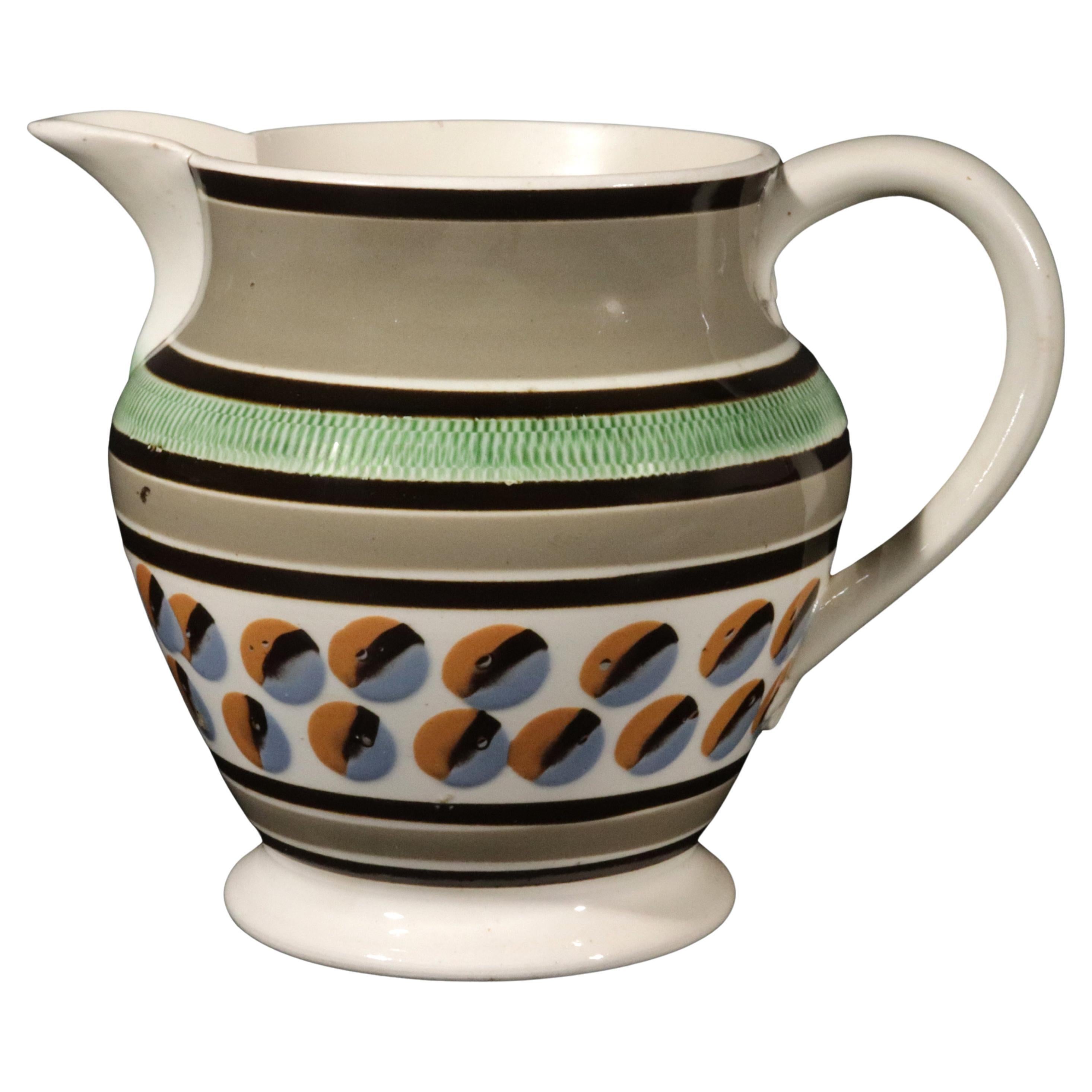 English Pearlware Mocha Keramik Krug mit Katzenaugen-Design im Angebot