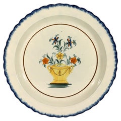 Grand plat botanique en poterie anglaise perlée Prattware