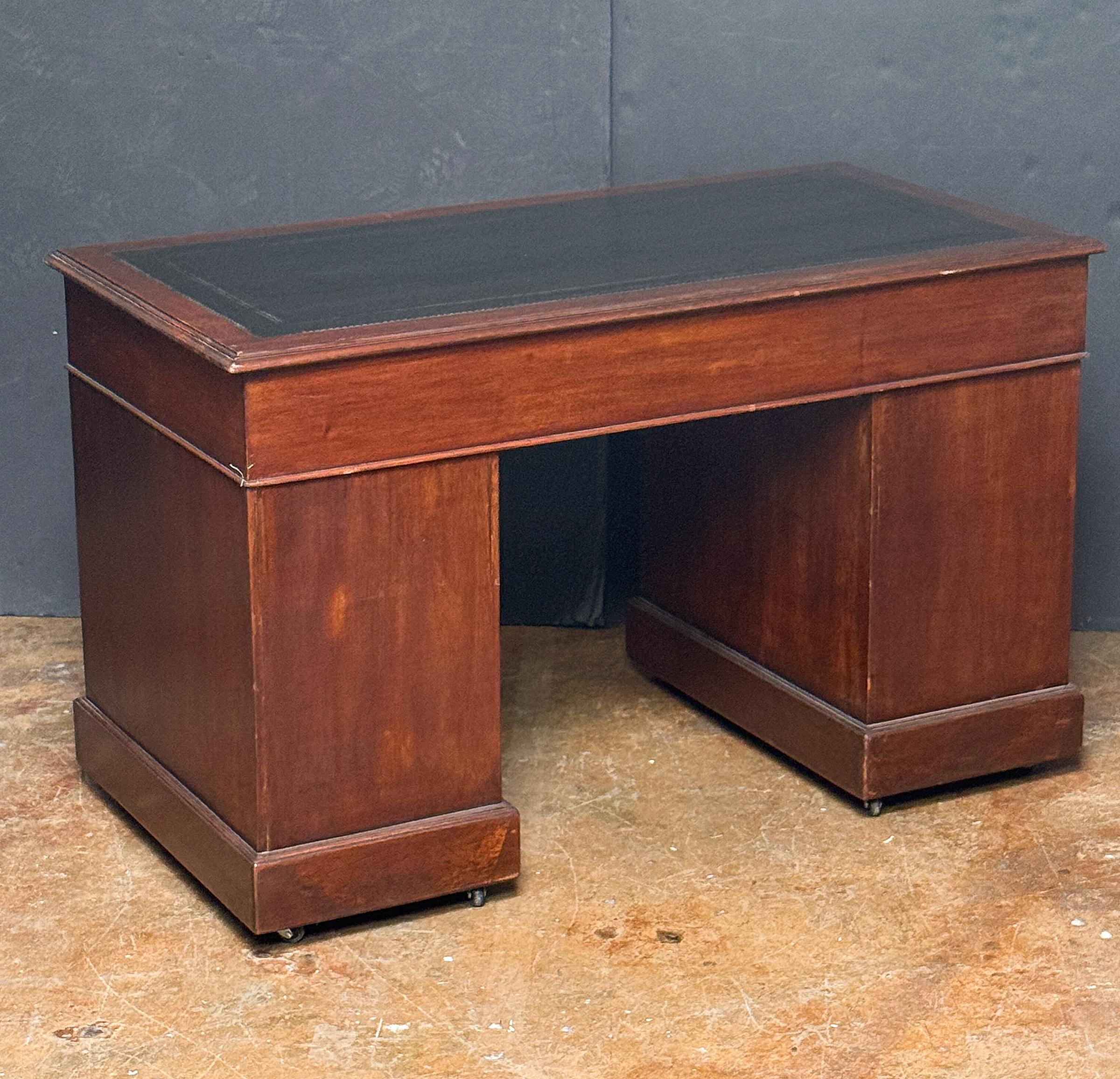 English Pedestal Desk of Mahogany with Embossed Leather Top For Sale 4