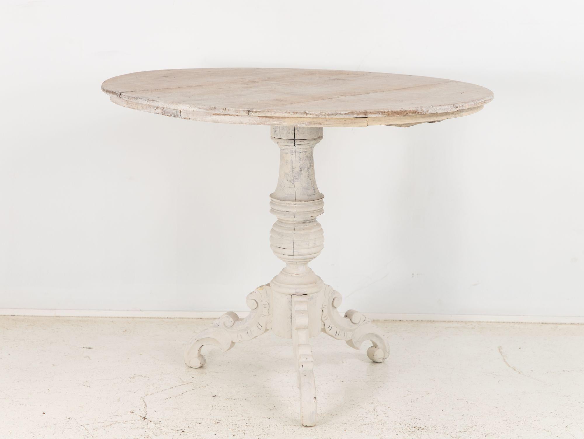 English Pedestal table, late 19th Century For Sale 10