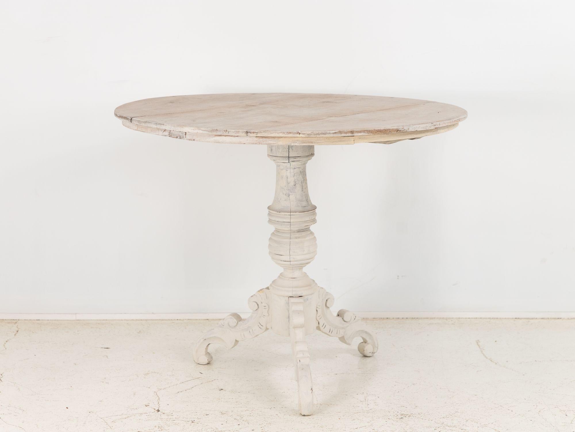 English Pedestal table, late 19th Century For Sale 11