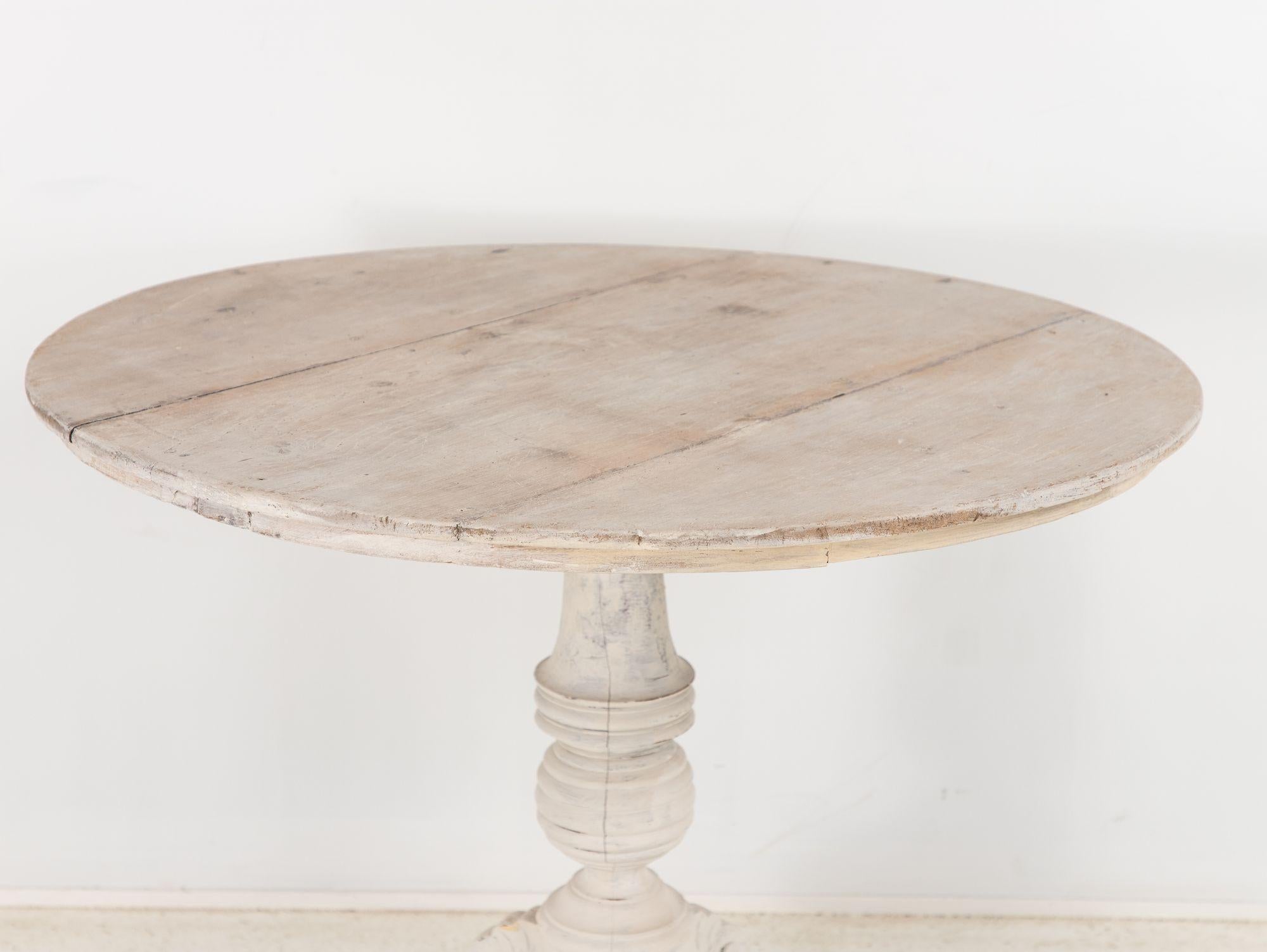English Pedestal table, late 19th Century For Sale 12