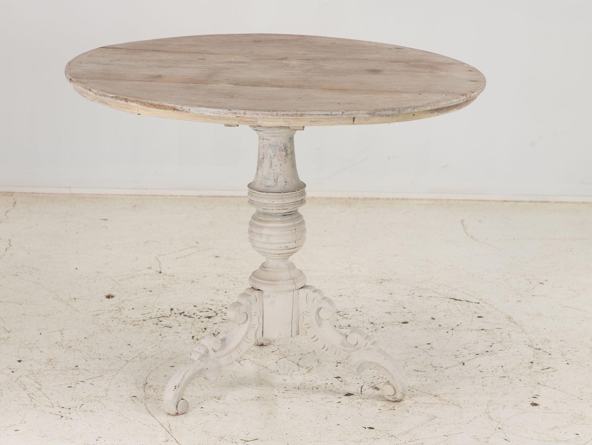 English Pedestal table, late 19th Century In Good Condition For Sale In South Salem, NY