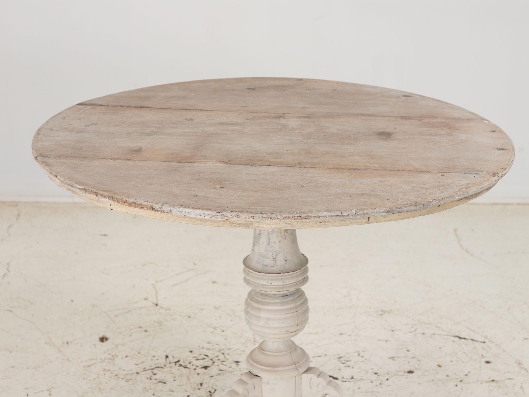 Wood English Pedestal table, late 19th Century For Sale