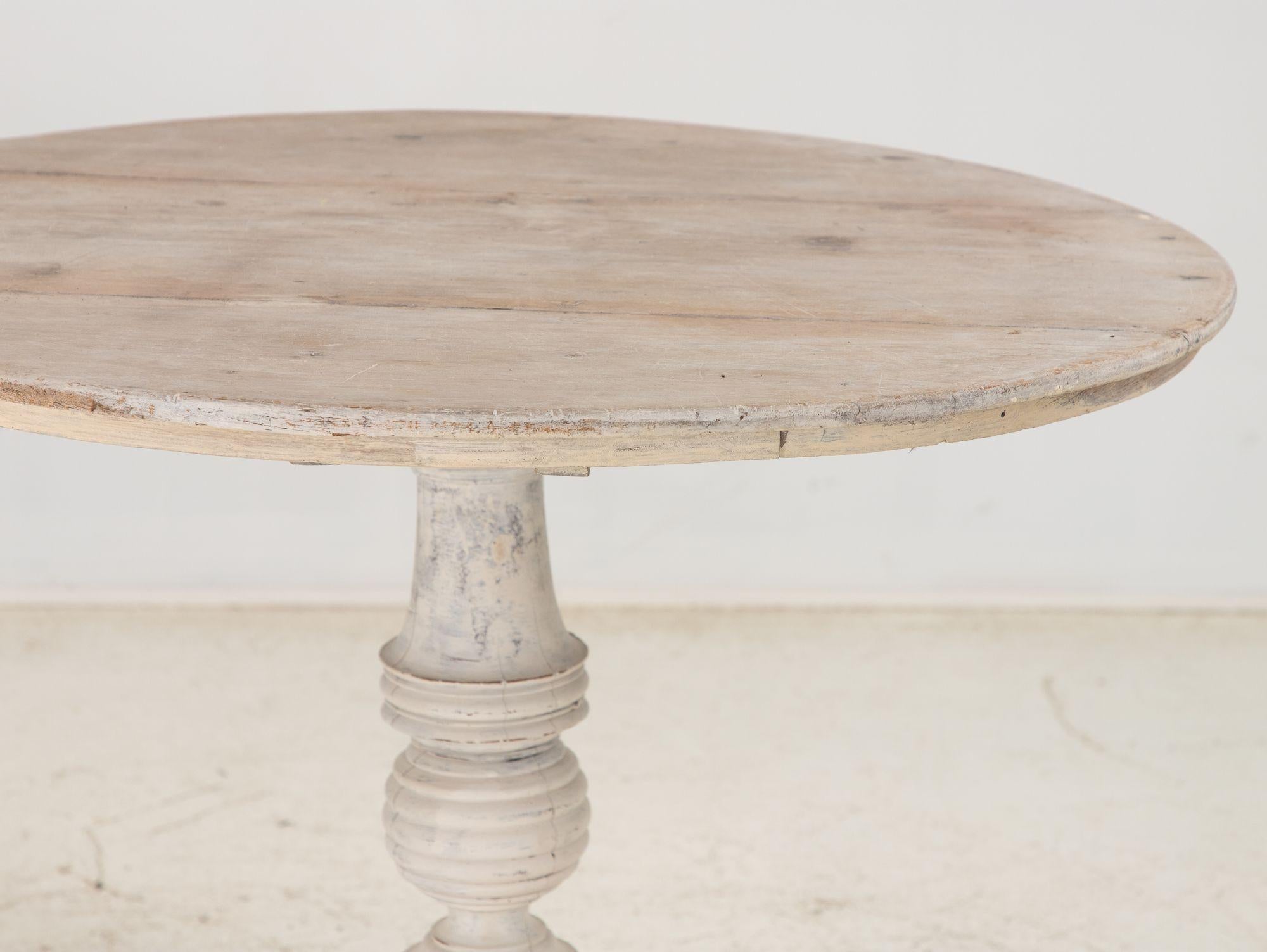 English Pedestal table, late 19th Century For Sale 1