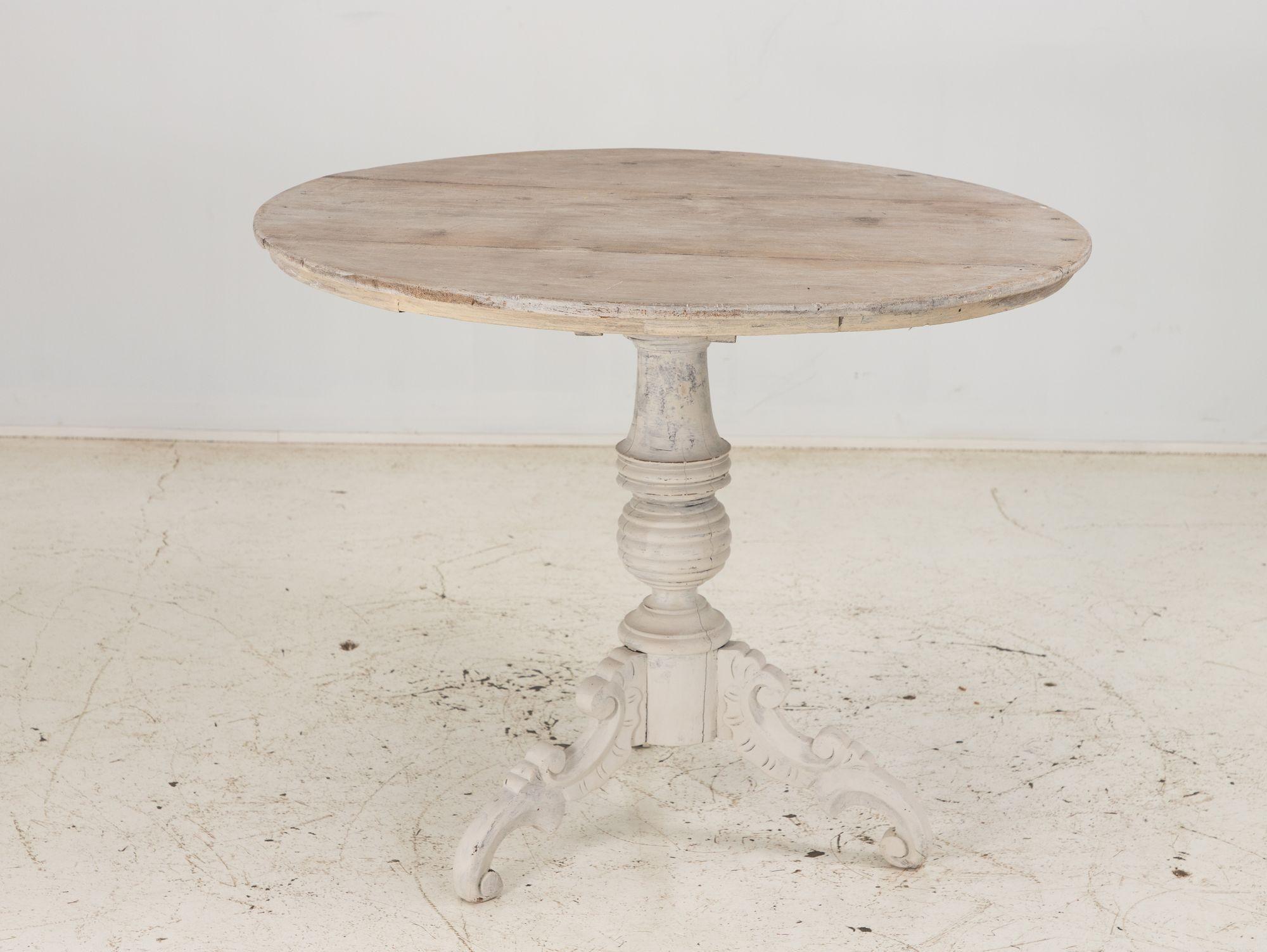English Pedestal table, late 19th Century For Sale 2