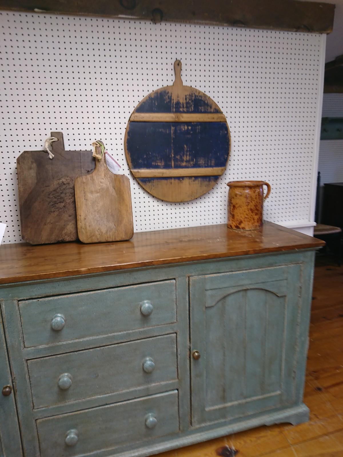 A great find! peel boards were used for preparing vegetables. This one has traces of blue paint on one side, and unfinished wood with a rich patina on the other. Both sides are equally attractive for display!